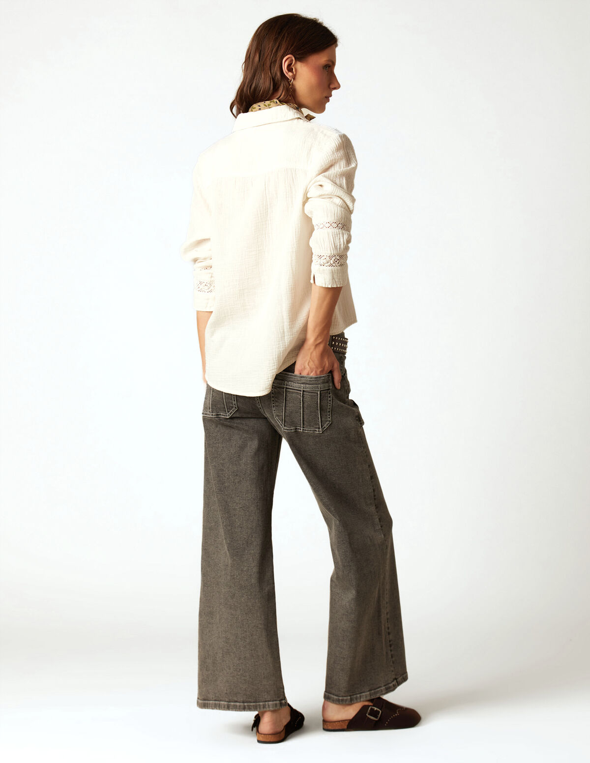 PANTALON GRIS POCHES COUTURES
