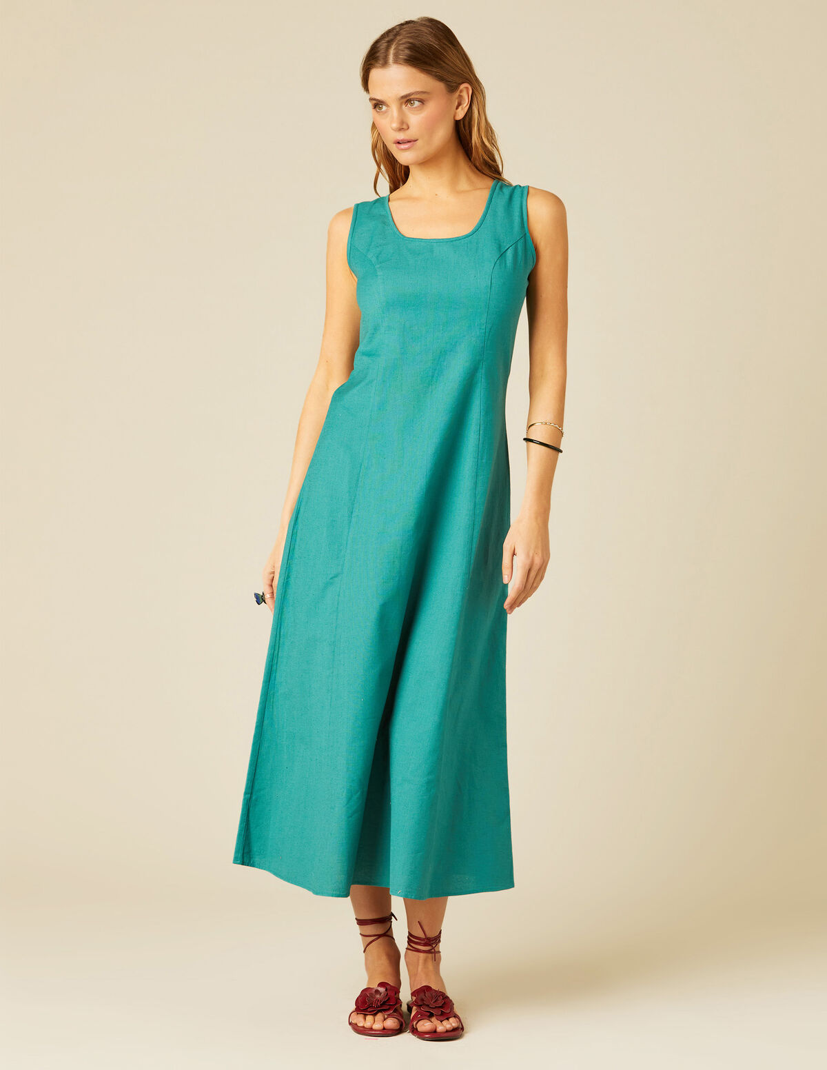 VESTIDO ESPALDA AZUL