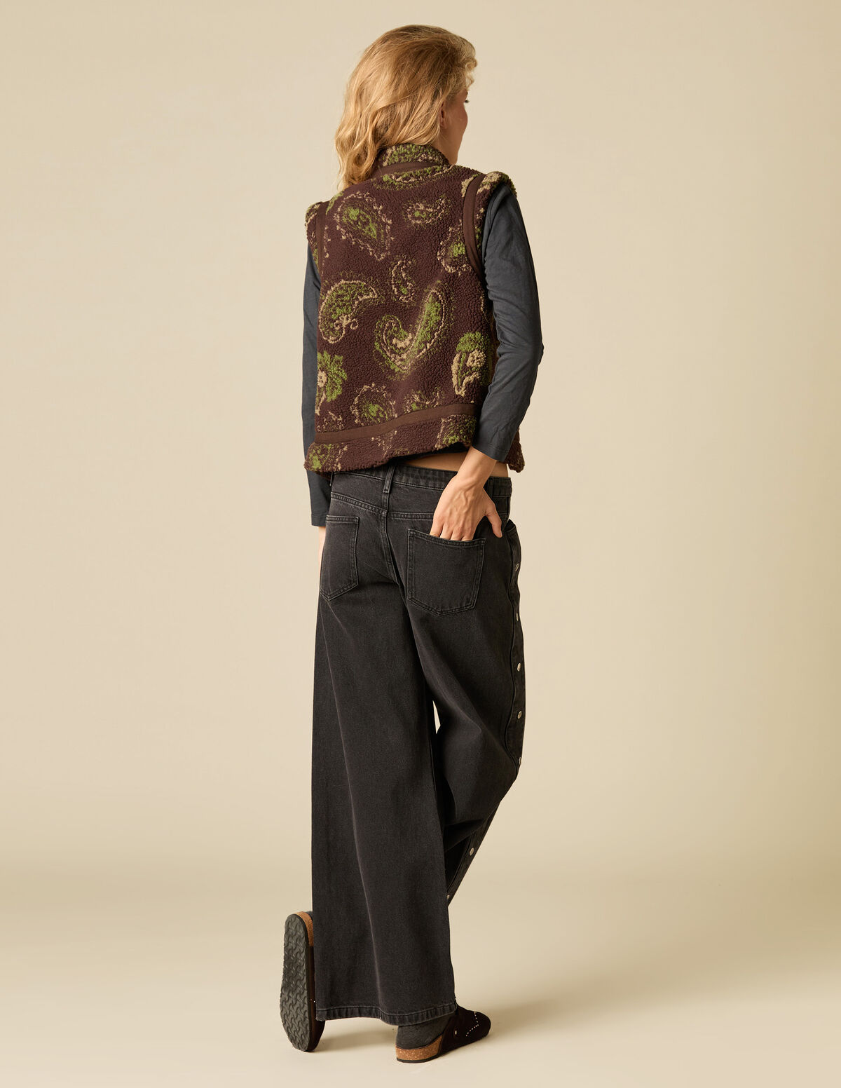 COLETE FLEECE DESENHO