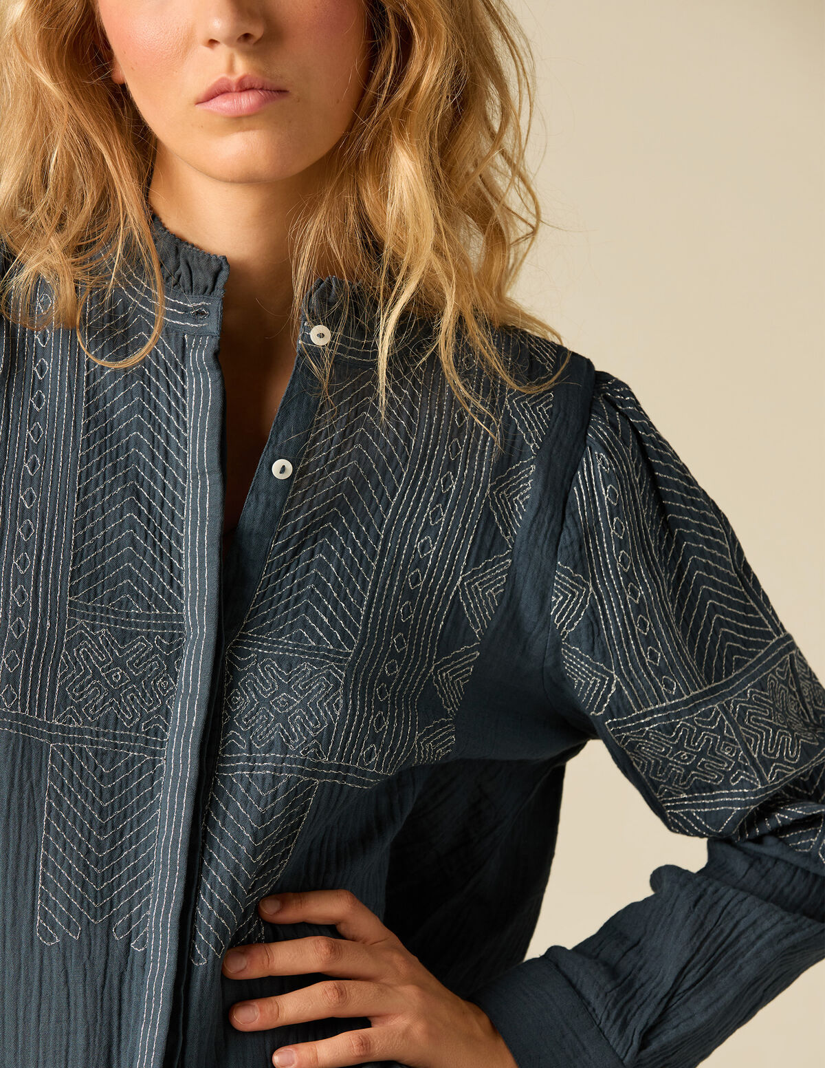 PEBBLE EMBROIDERY SHIRT