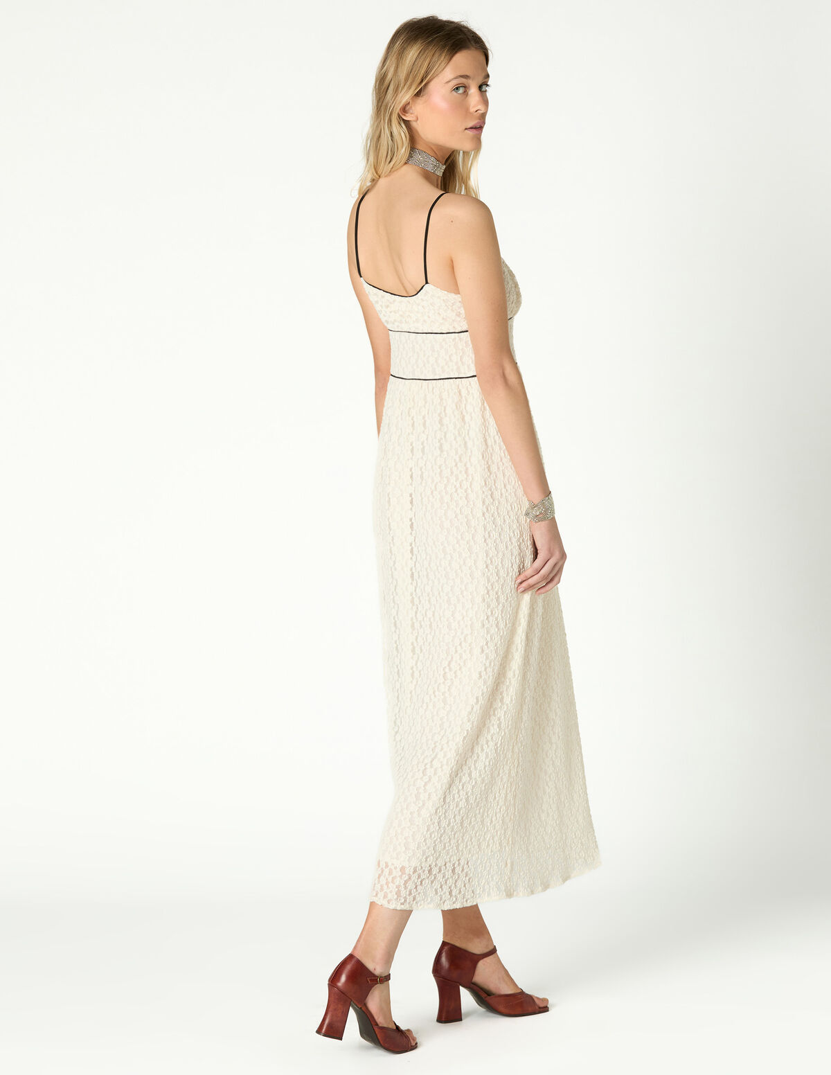 VESTIDO RENDA &Eacute;CRU