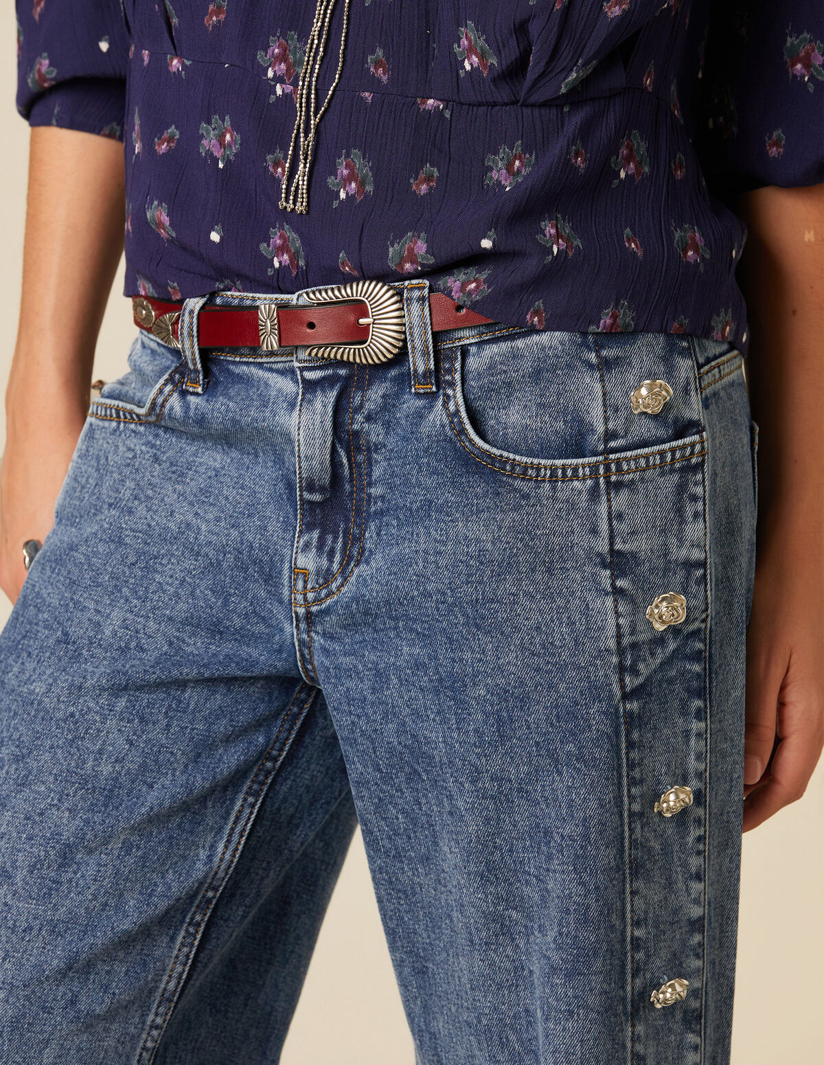 BLUE JEANS WITH SIDE FLOWER BUTTON