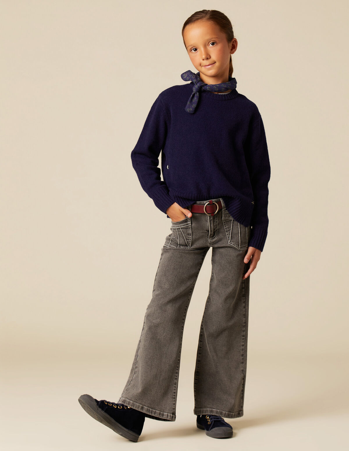 PANTALÓN GRIS BOLSILLOS COSTURAS