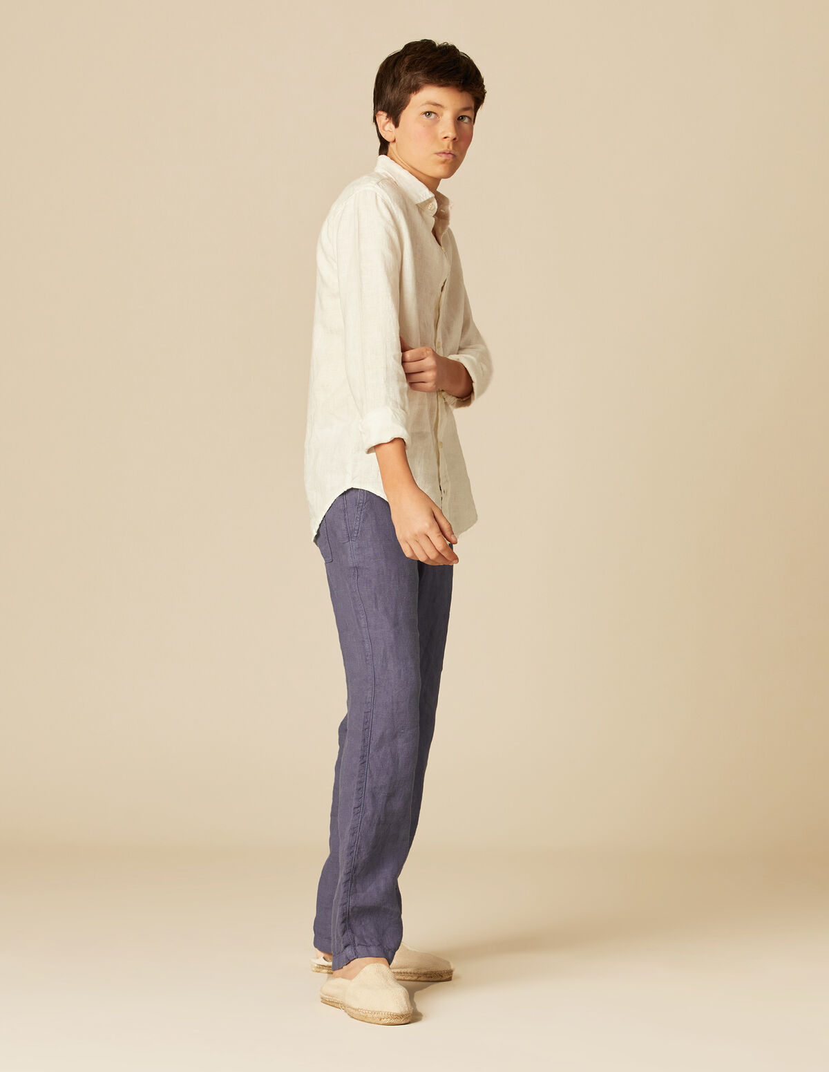 CAMISA CUELLO PICO LINO AZUL OSCURO