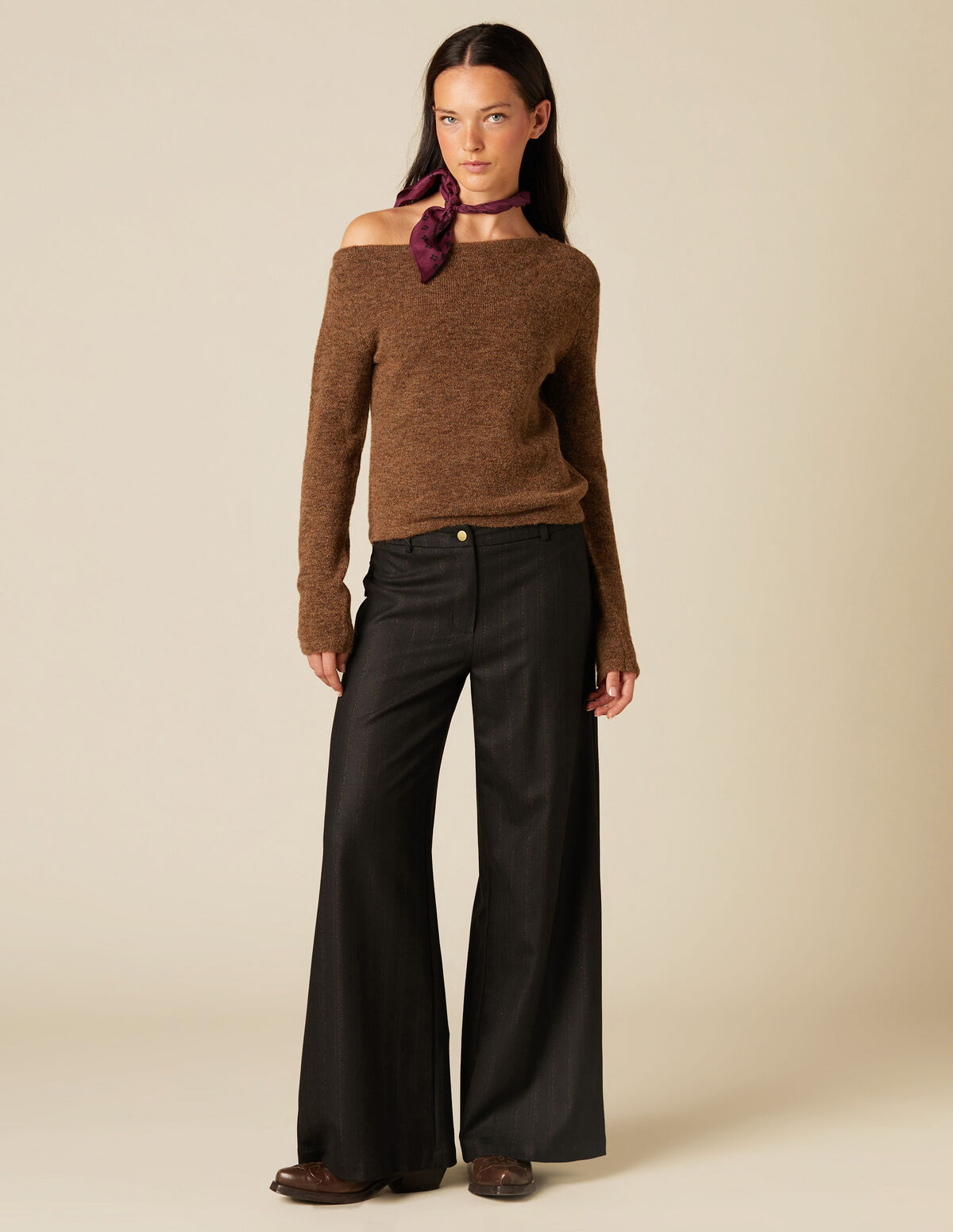 SHINY BACK BUCKLE TROUSERS