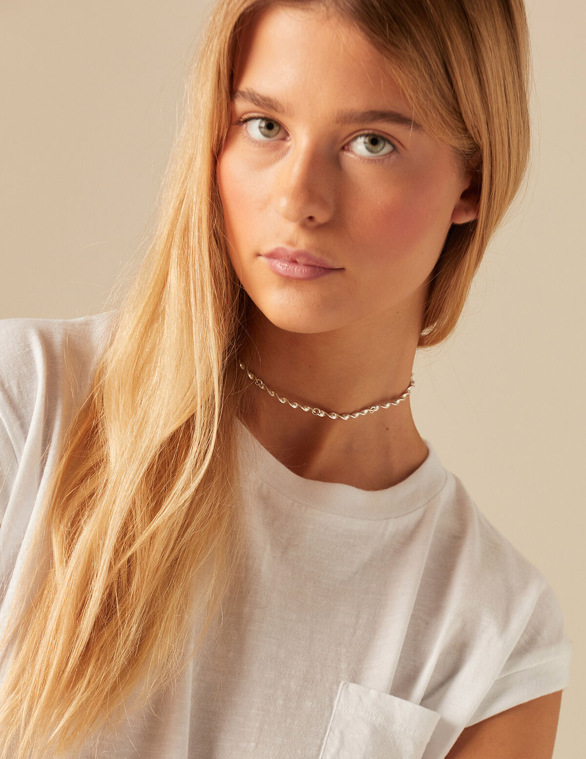 COLLAR CURVAS PLATEADO