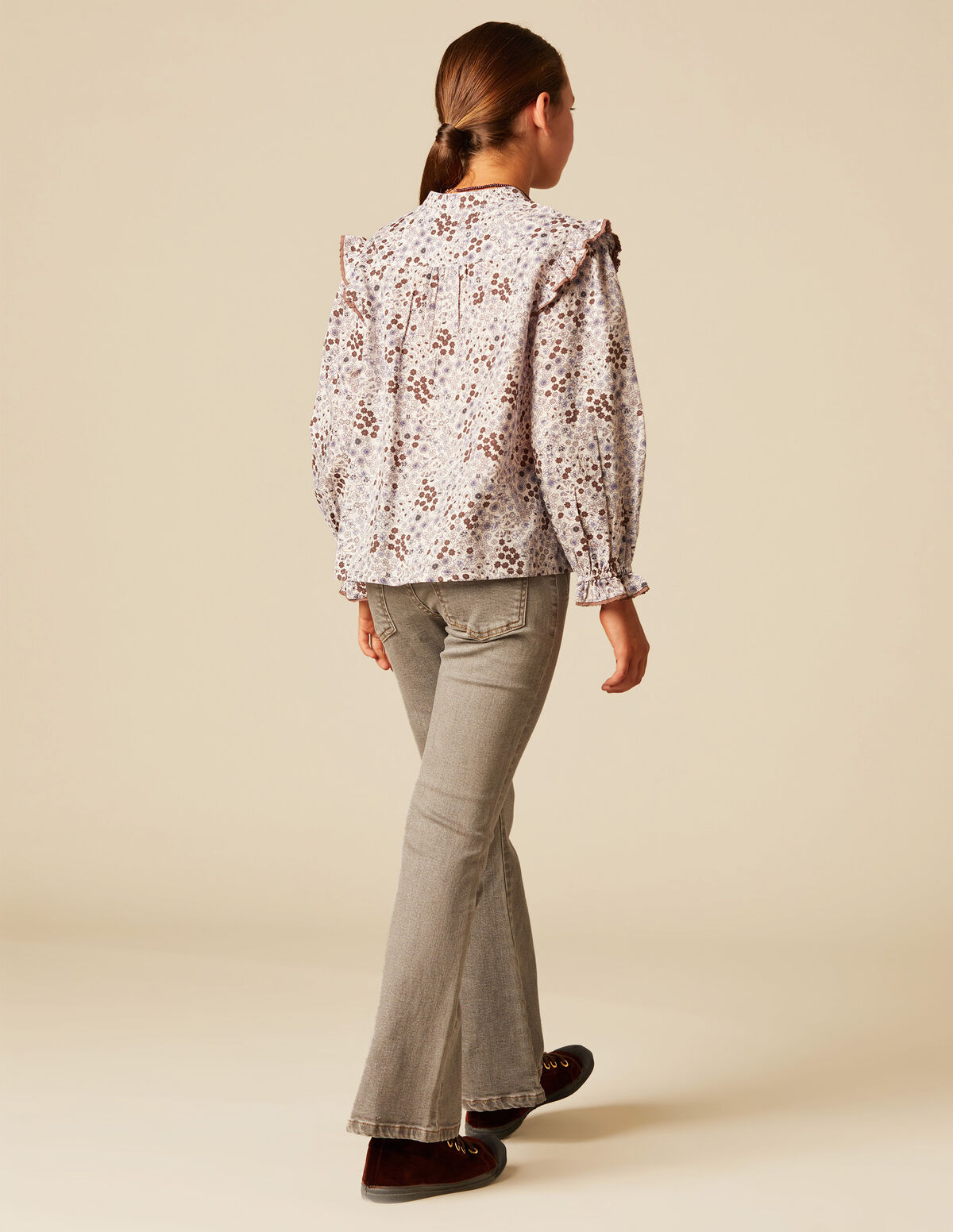 GREY FLARED JEANS