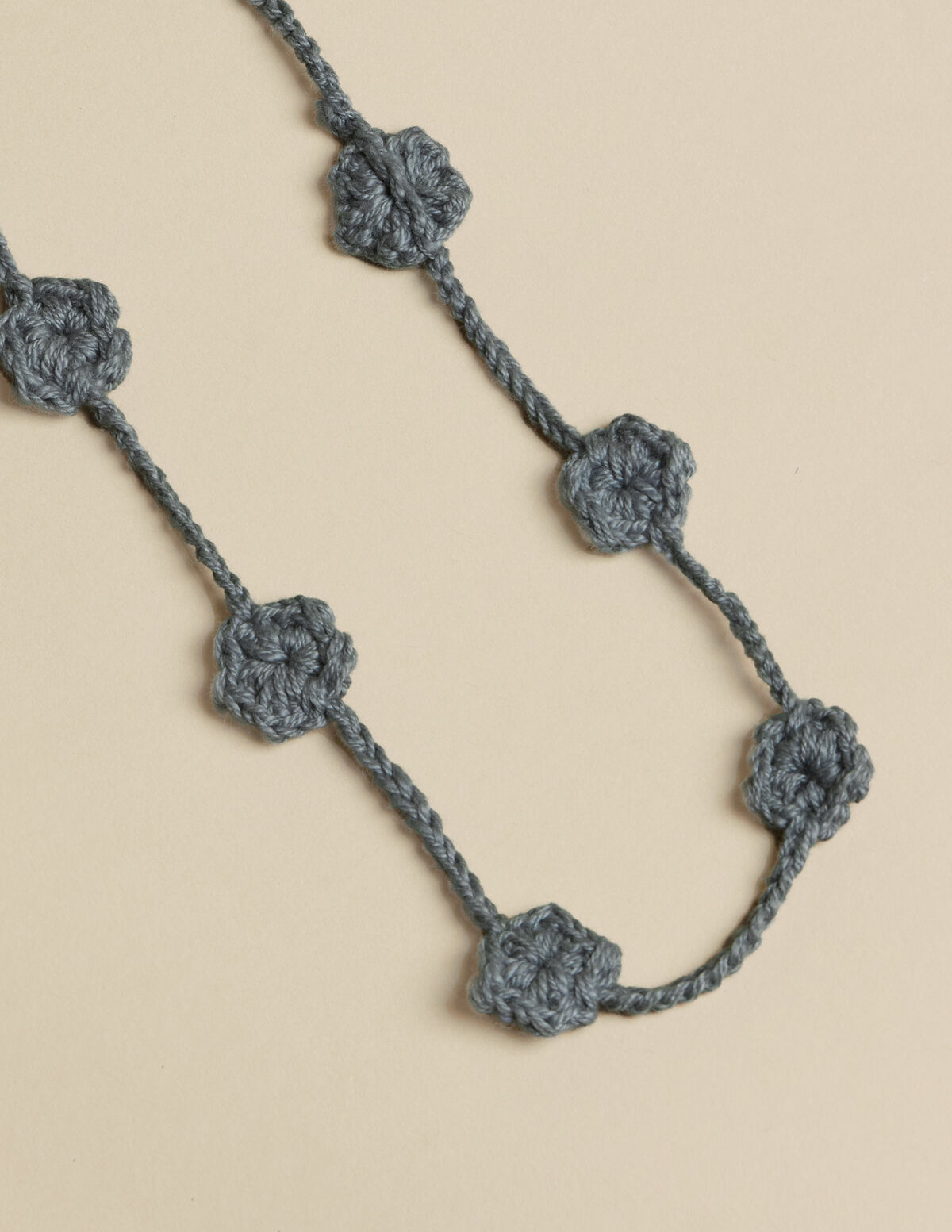 BLUE FLOWER NECKLACE