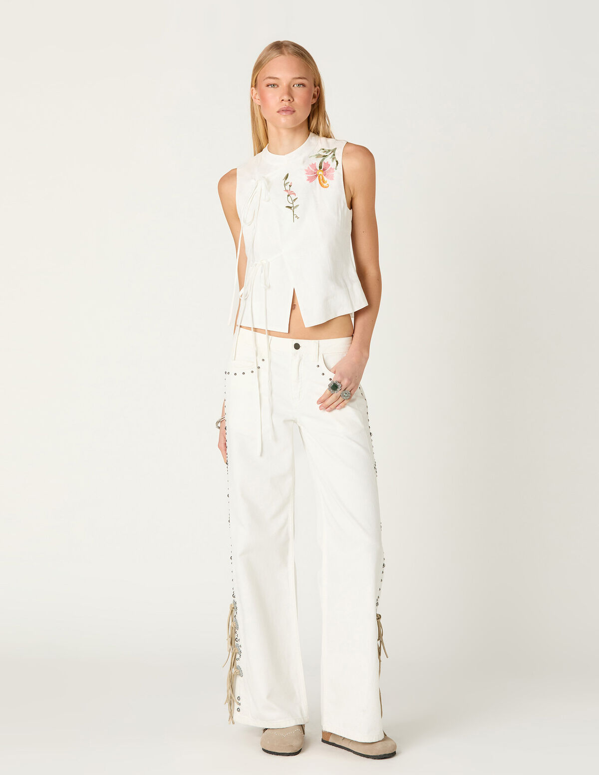BEIGE/CONTRAST STUDDED COWBOY JEANS