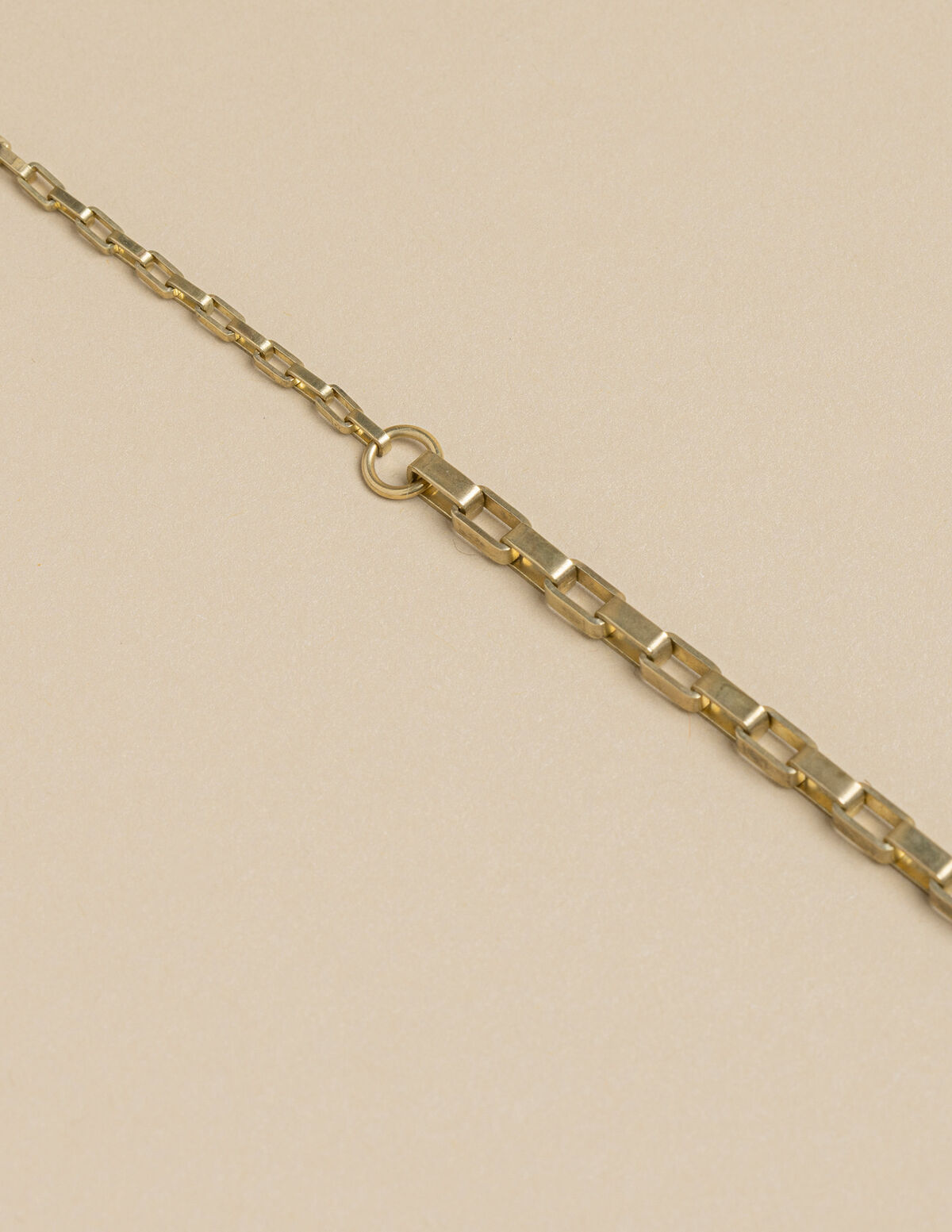 COLLAR RECTÁNGULO PEQUEÑO DORADO