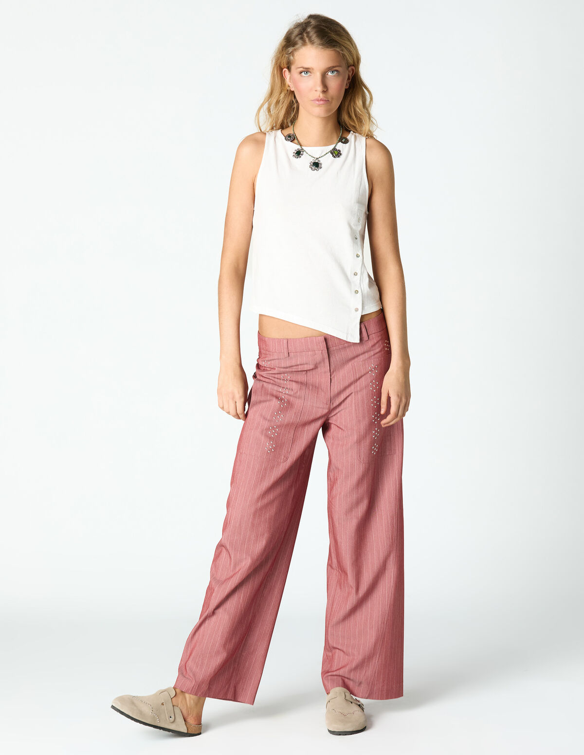 PANTALON RAYAS TACHAS ROJO