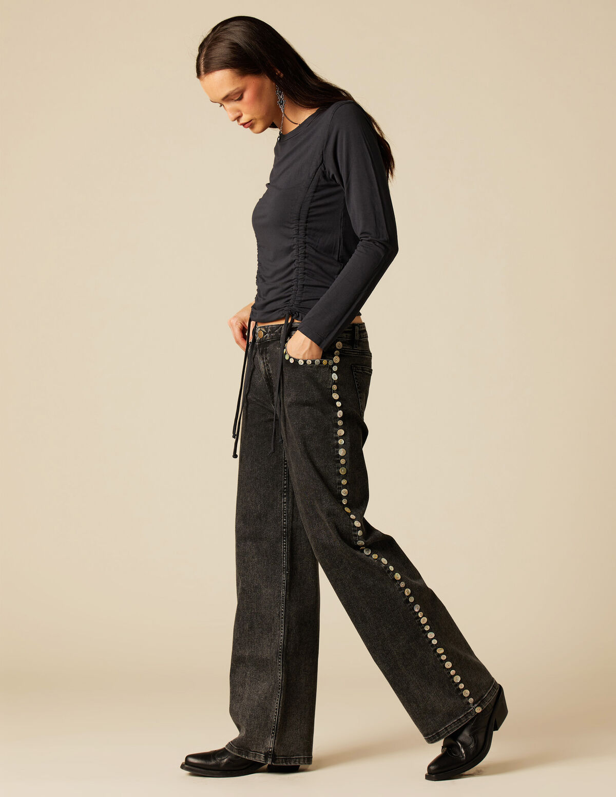 BLUE BUTTONED JEANS