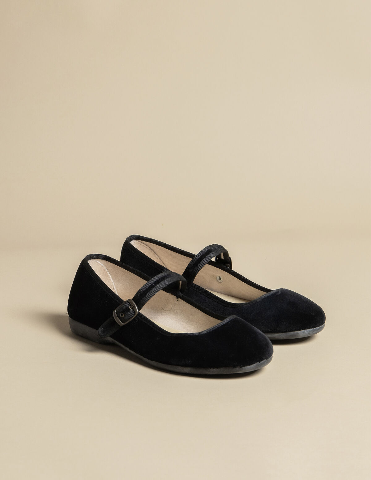 BLACK VELVET CHINAS