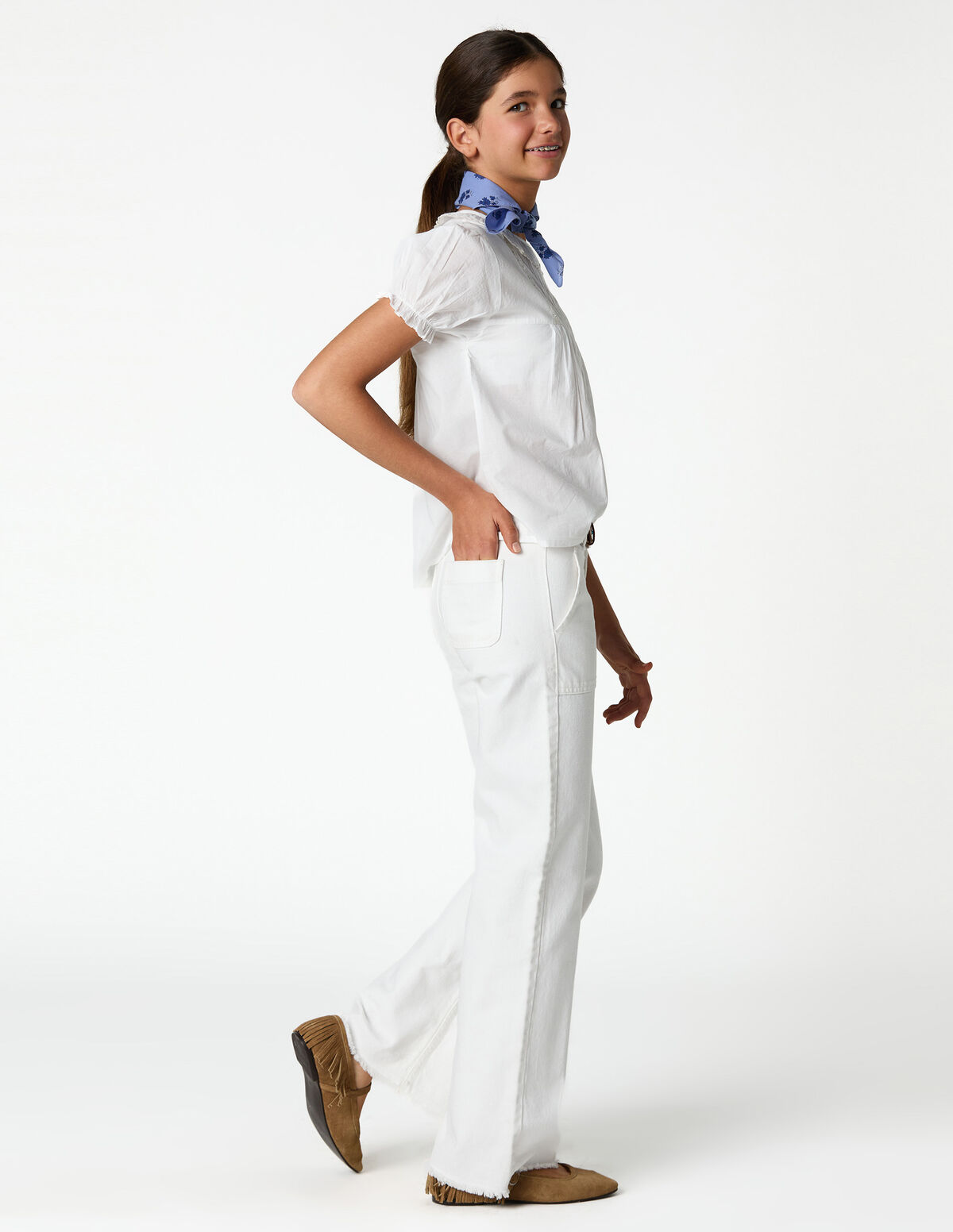 WHITE BUTTONED SHIRT