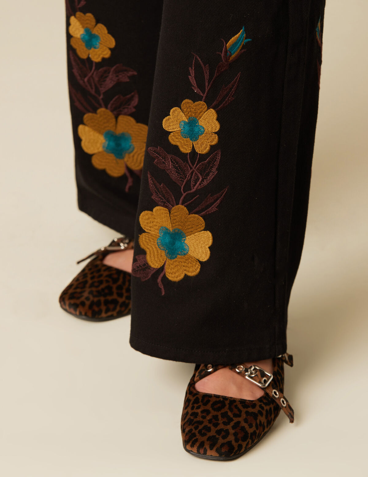 FLORAL EMBROIDERED TROUSERS
