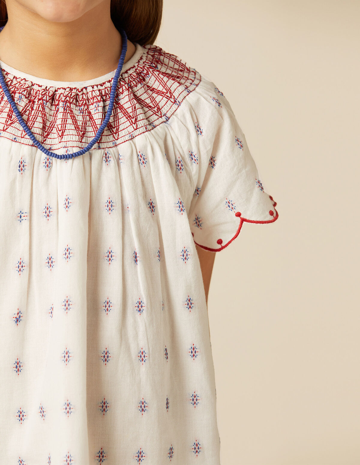 VESTIDO BLANCO BORDADOS ROJO