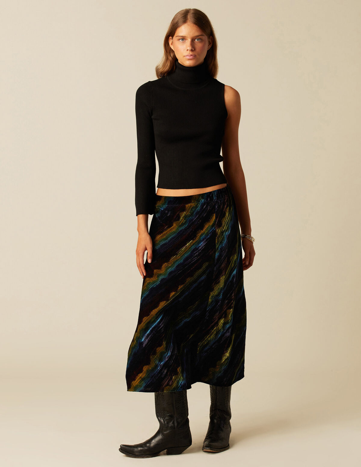 BERRY WAVY VELVET SKIRT
