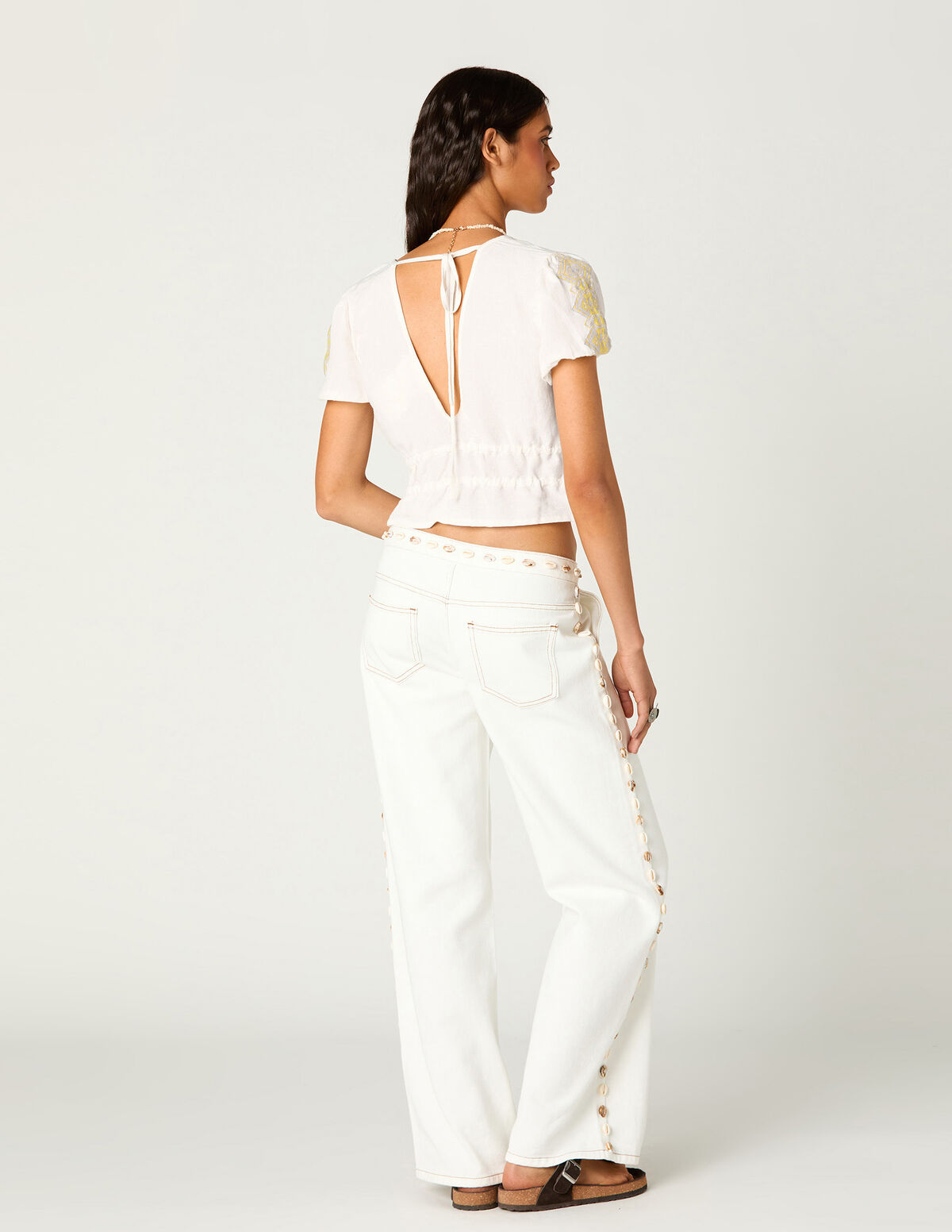 CAMISA LA&Ccedil;OS BORDADOS
