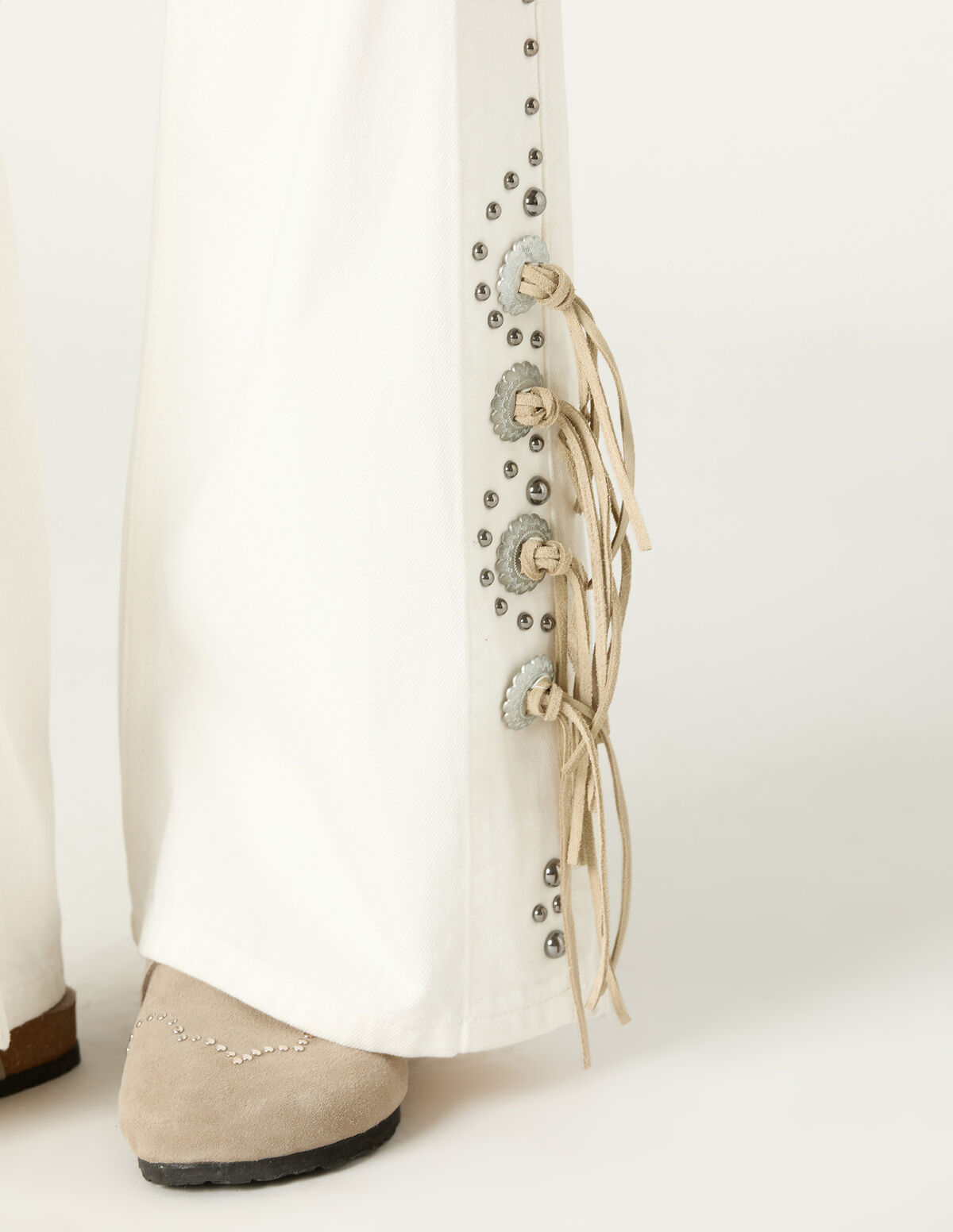 BEIGE/CONTRAST STUDDED COWBOY JEANS