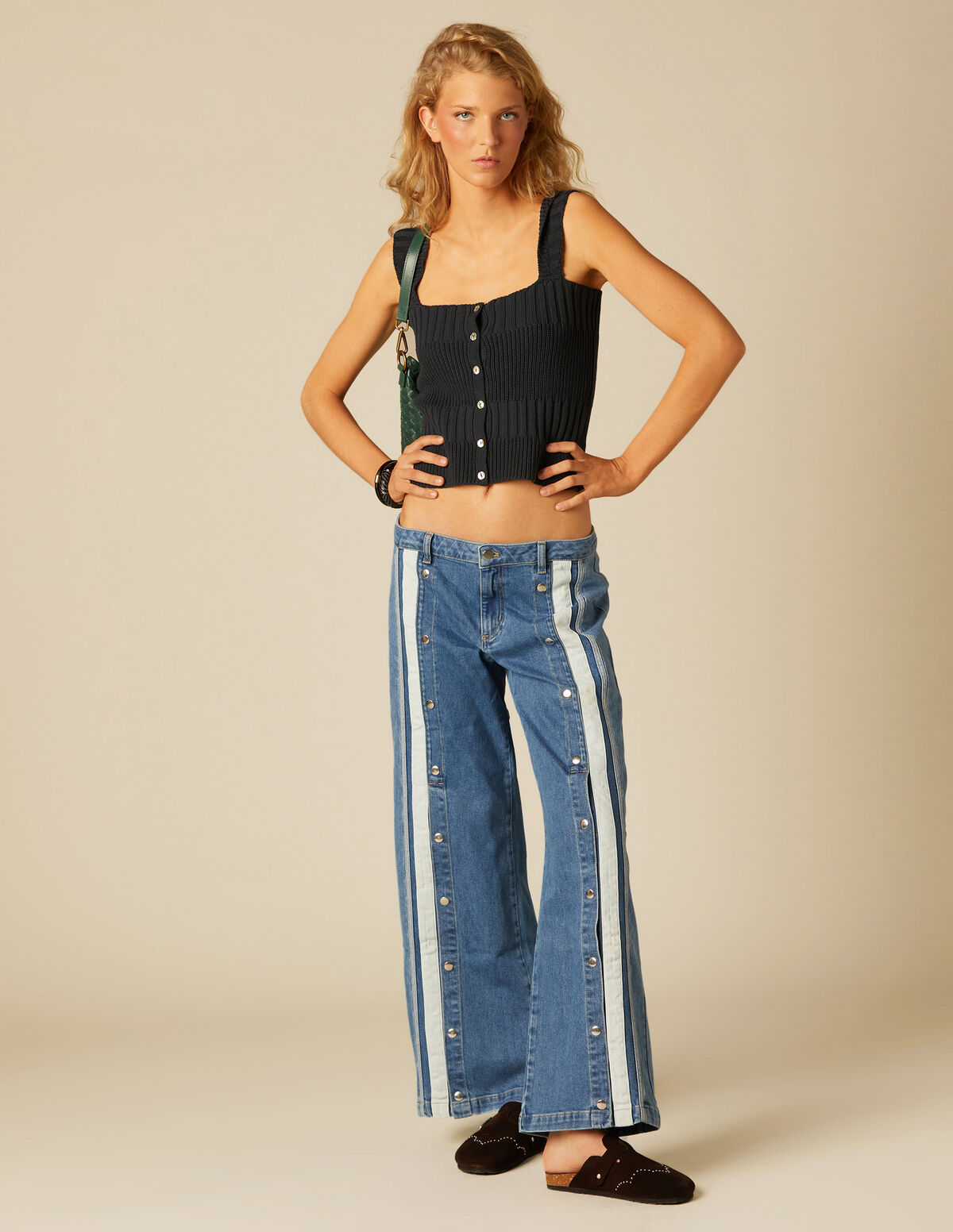BLUE BUTTONED JEANS