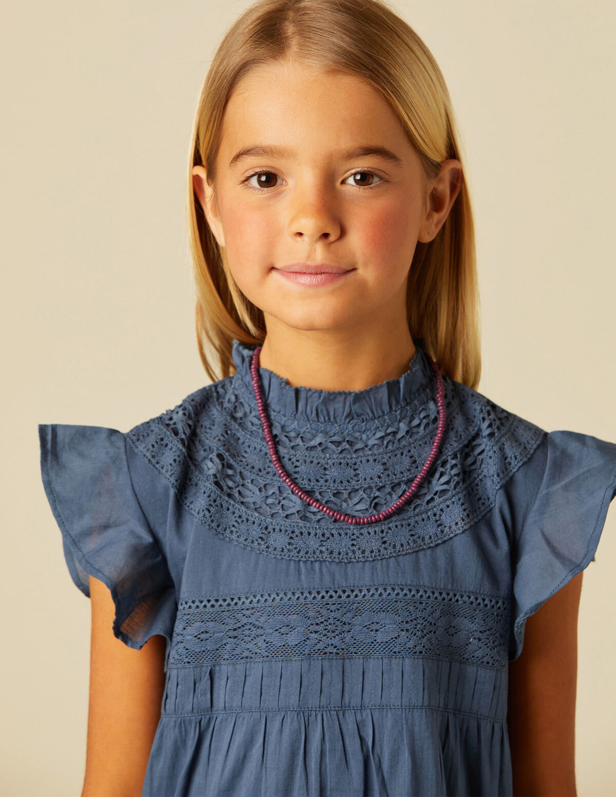 VESTIDO ENCAJES MORA