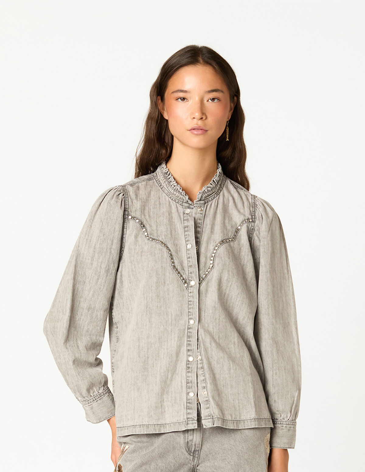 CAMISA DENIM TACHAS LIGHT GREY