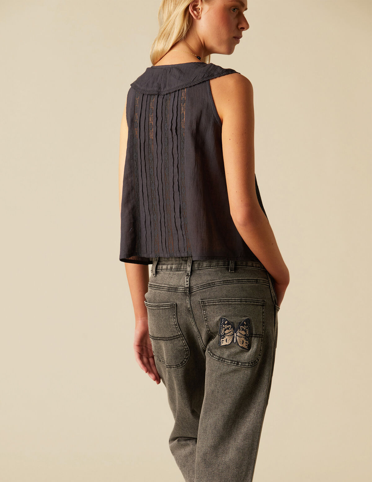 PANTALÓN BORDADO MARIPOSA AZUL