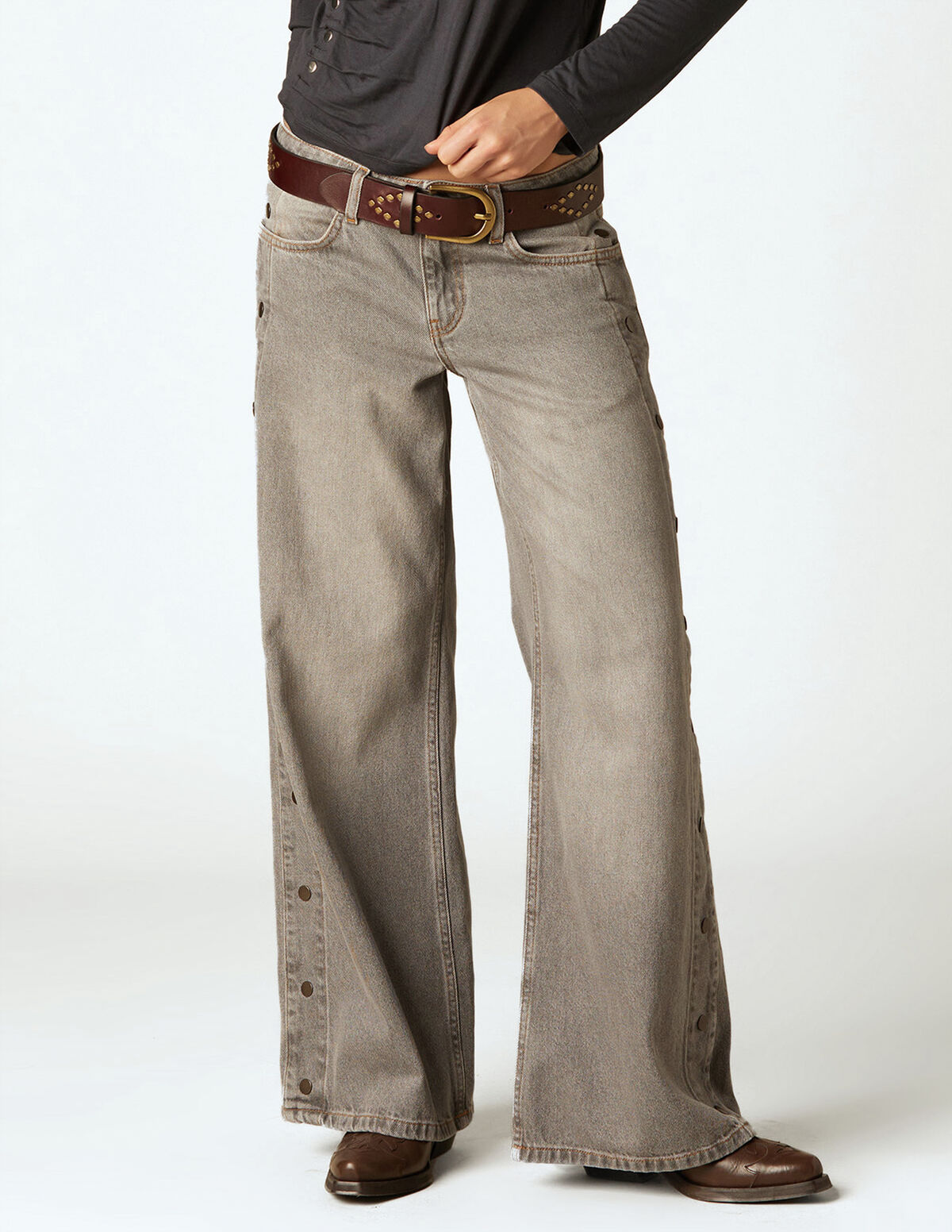 WHITE TROUSERS WITH SIDE BUTTONS