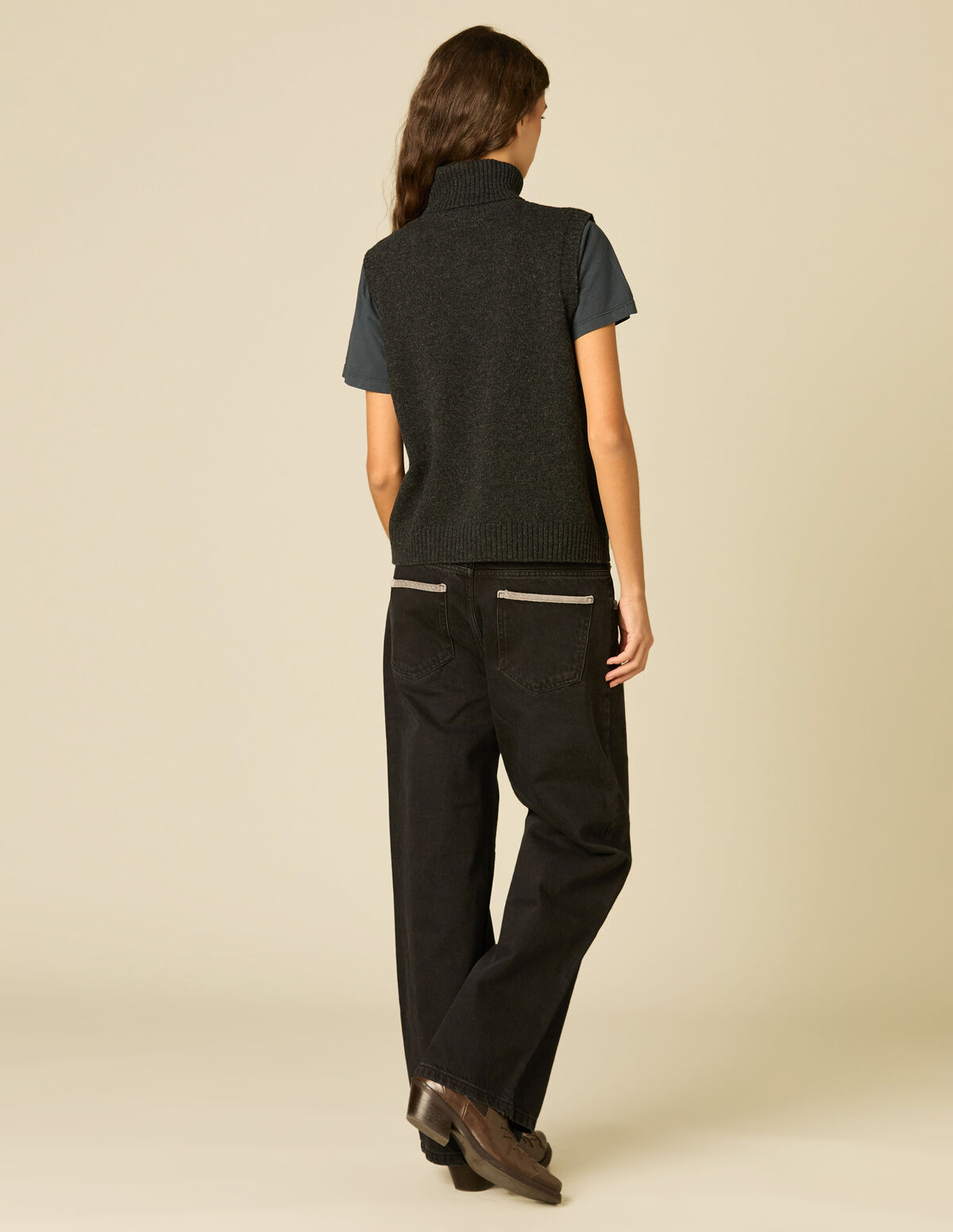 GREY TURTLENECK VEST