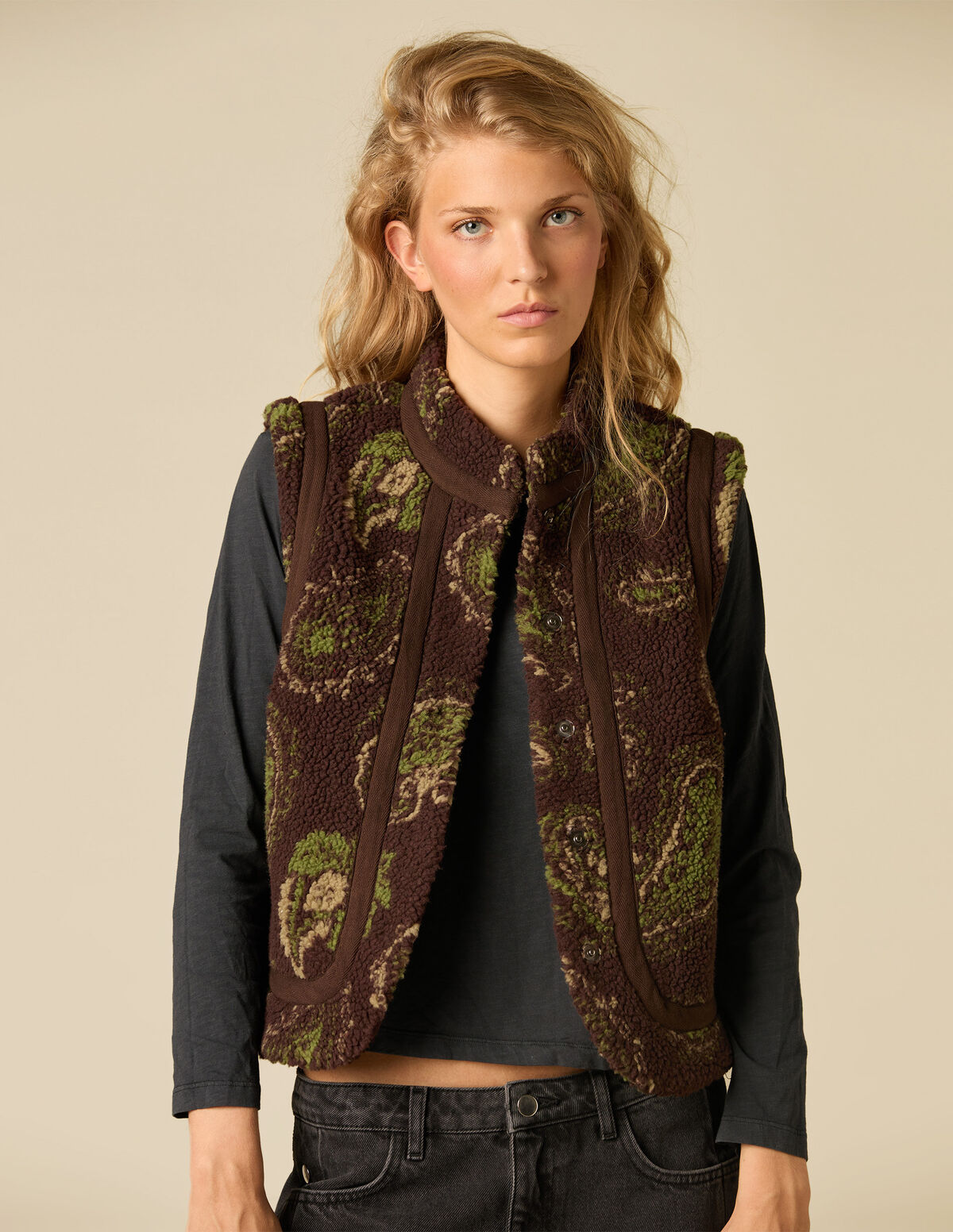 COLETE FLEECE DESENHO