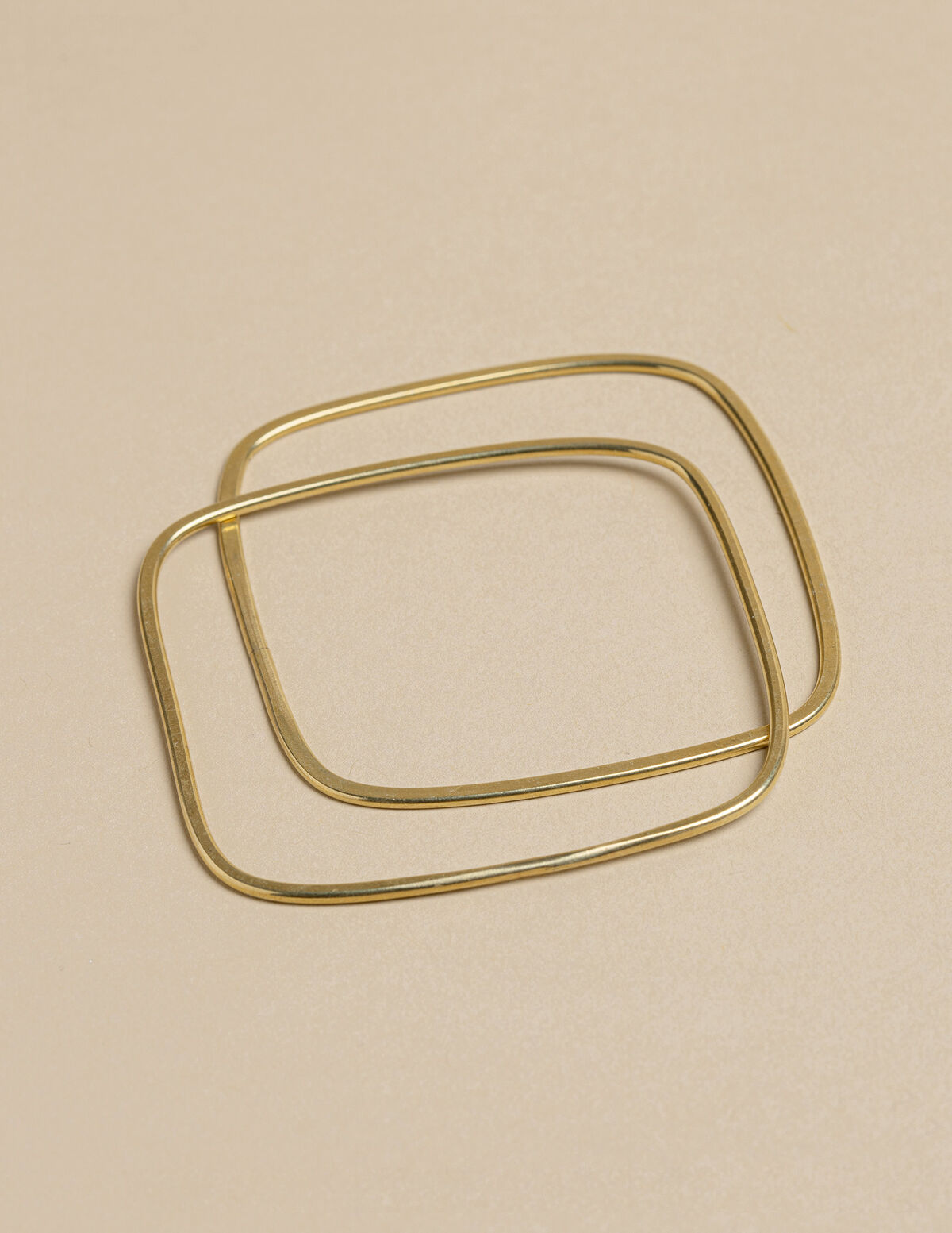 SET 2 PULSERAS CUADRADAS DORADAS