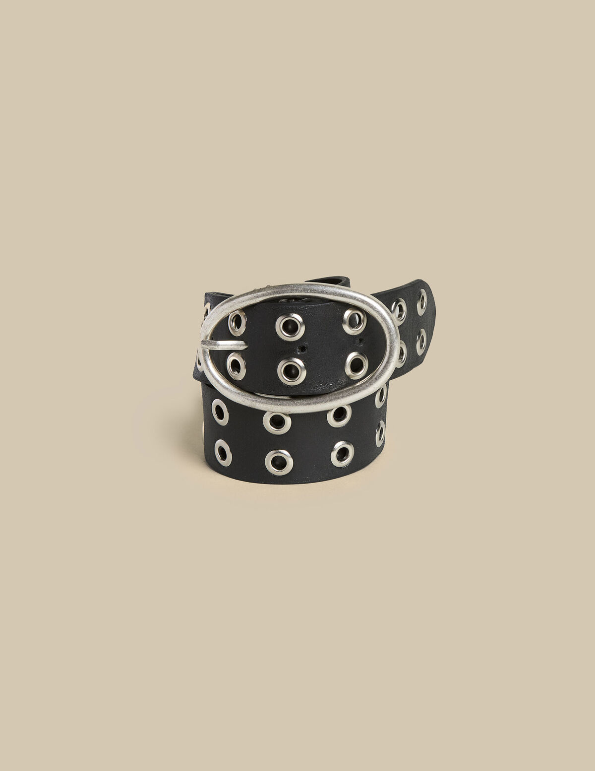 N belt negro tachuelas grandes plateadas