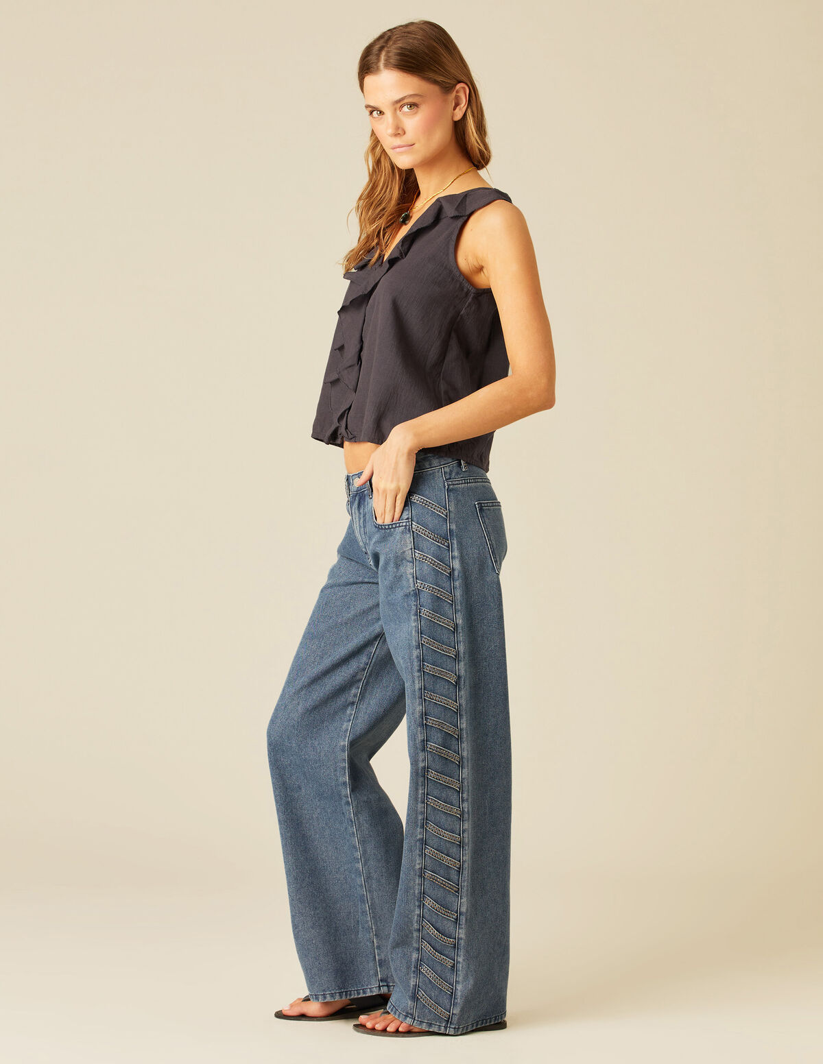 PANTALÓN TIRAS TACHUELAS AZUL