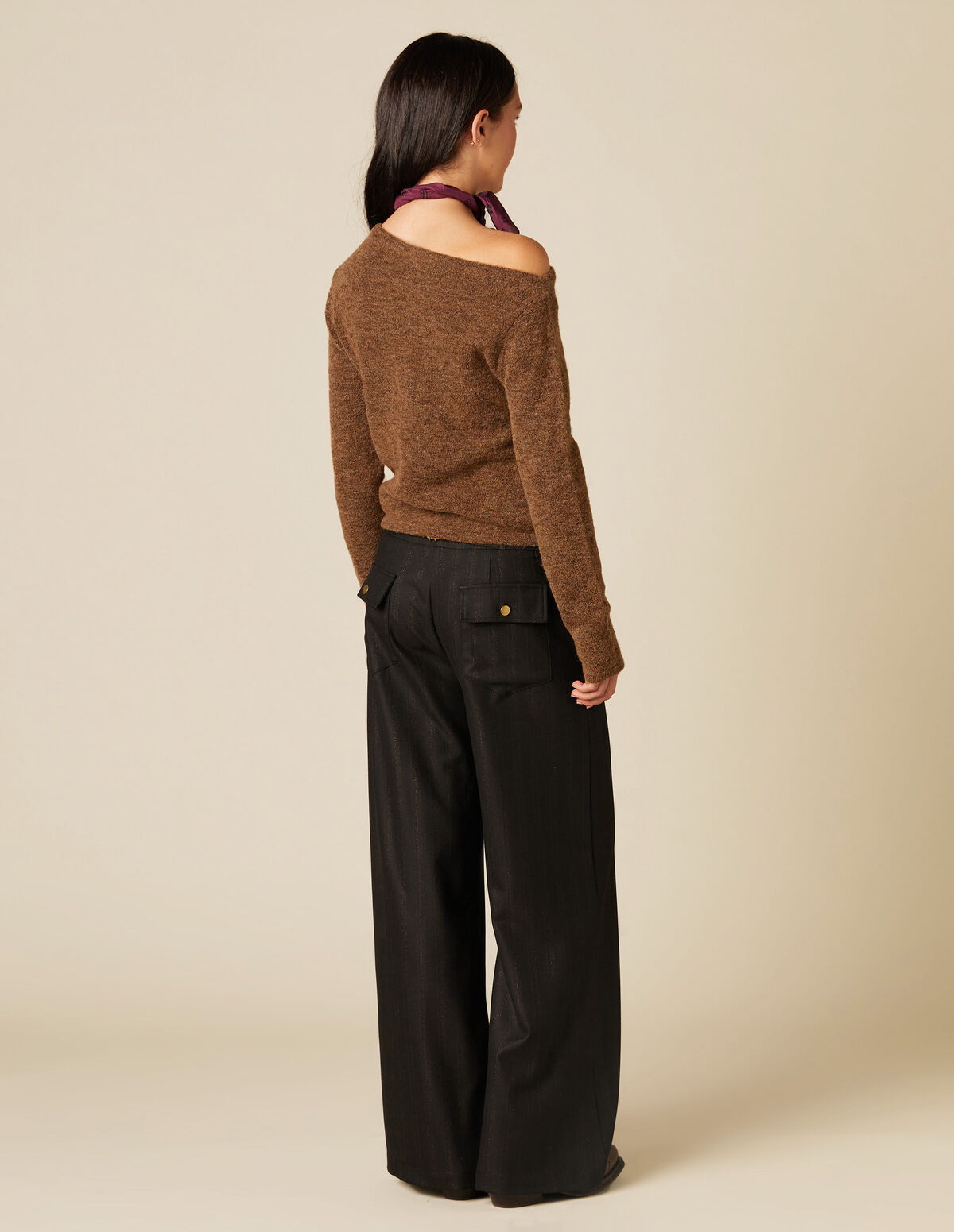 SHINY BACK BUCKLE TROUSERS