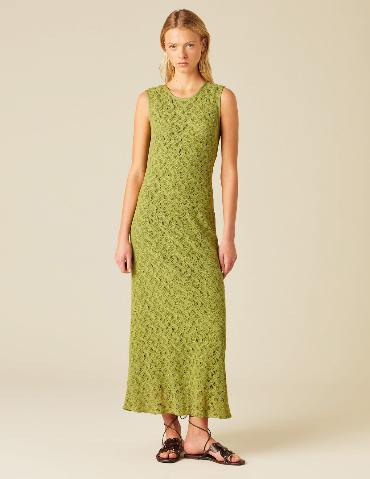 VESTIDO ESPALDA ENCAJE MORA