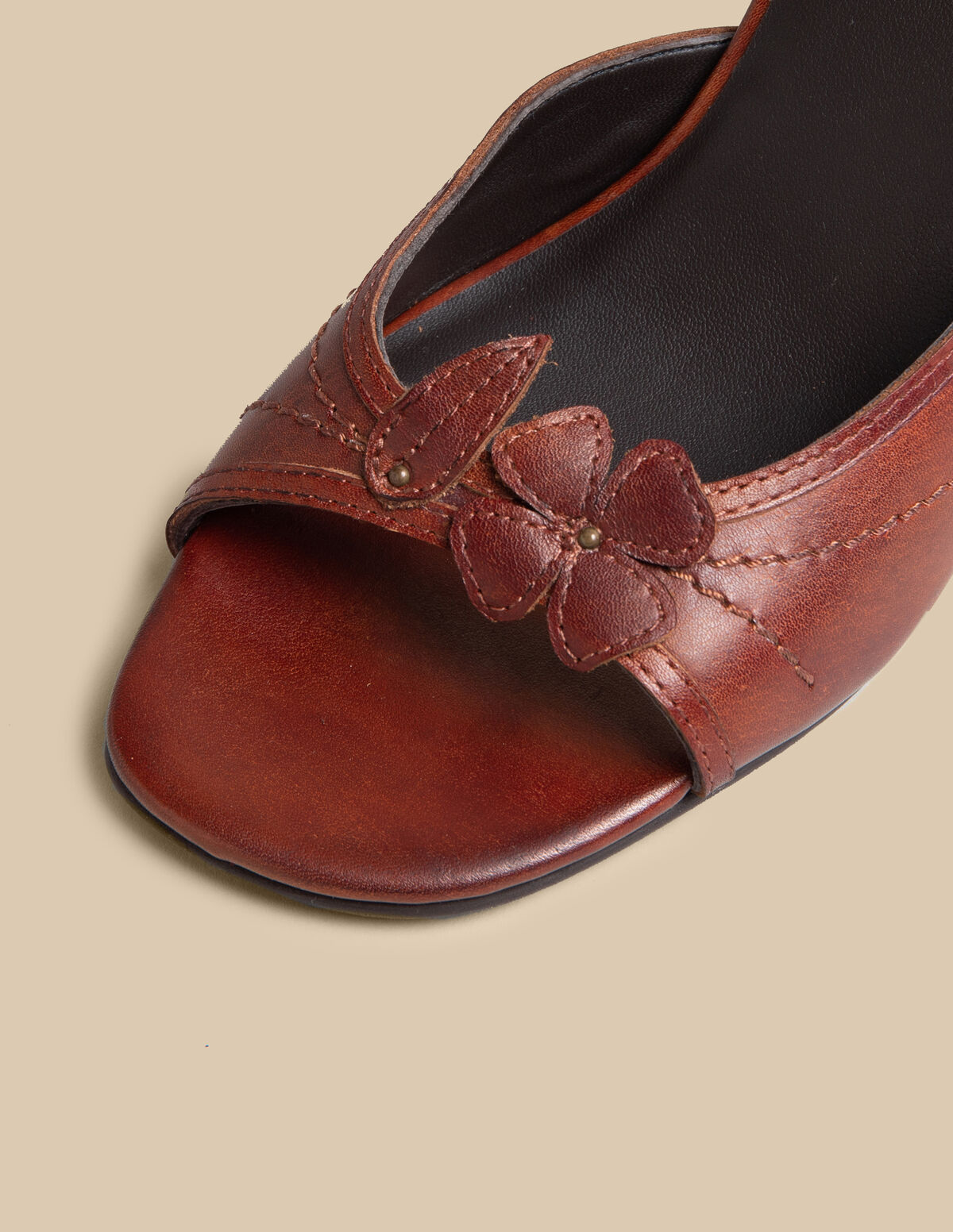 BROWN LEATHER HEELED SANDALS