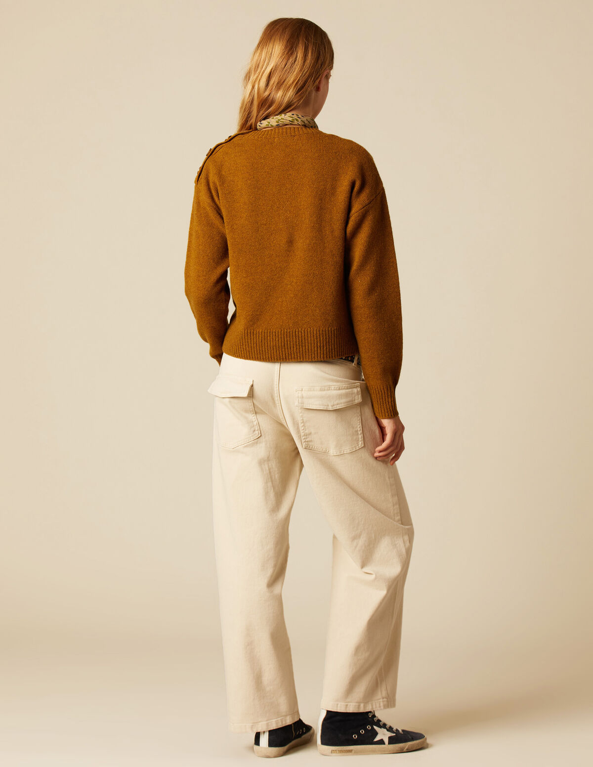 PANTALÓN COSTURAS ARENA