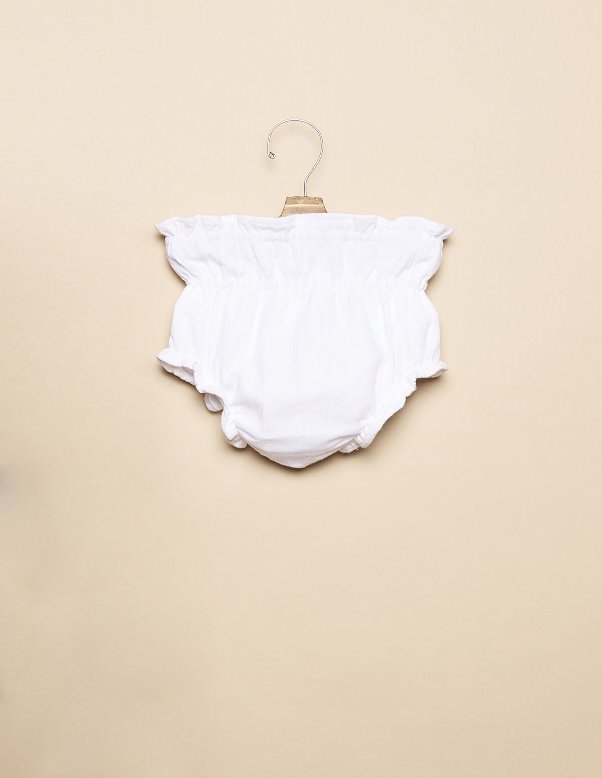 WHITE BLOOMERS