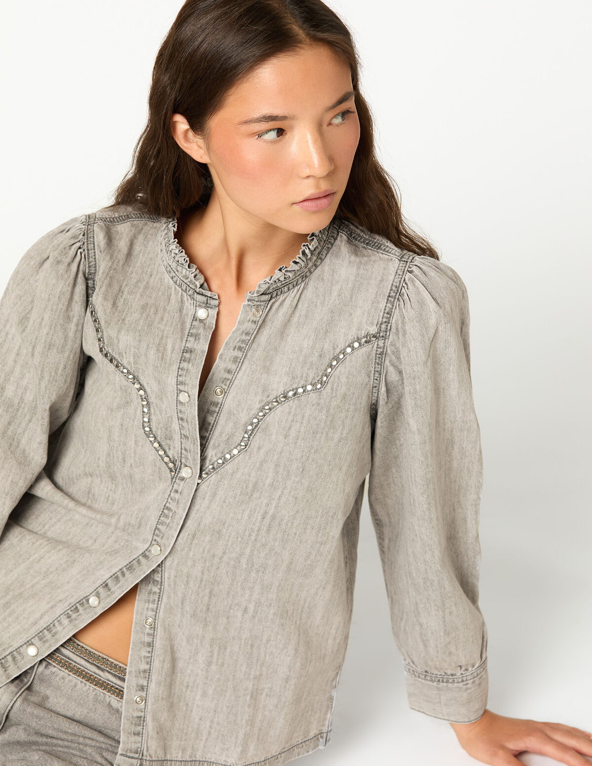 CAMISA DENIM TACHAS LIGHT GREY