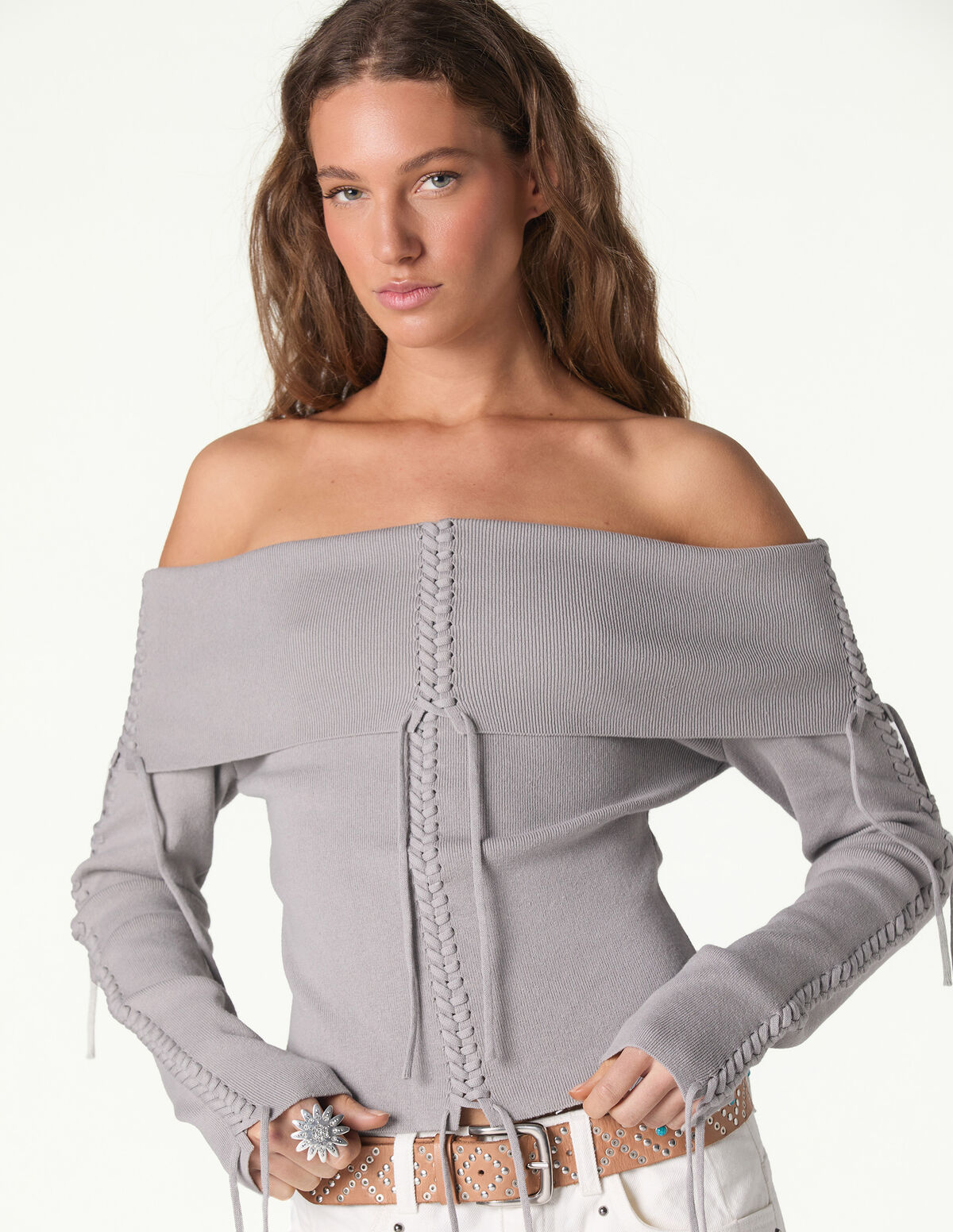 CAMISOLA DE MALHA TORCIDOS COM OMBROS DESCOBERTOS