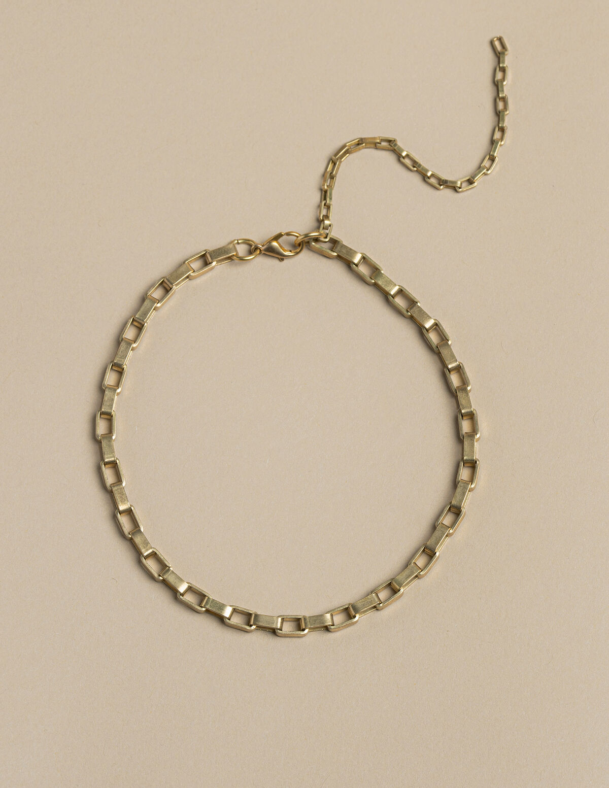 COLLAR RECTÁNGULO PEQUEÑO DORADO