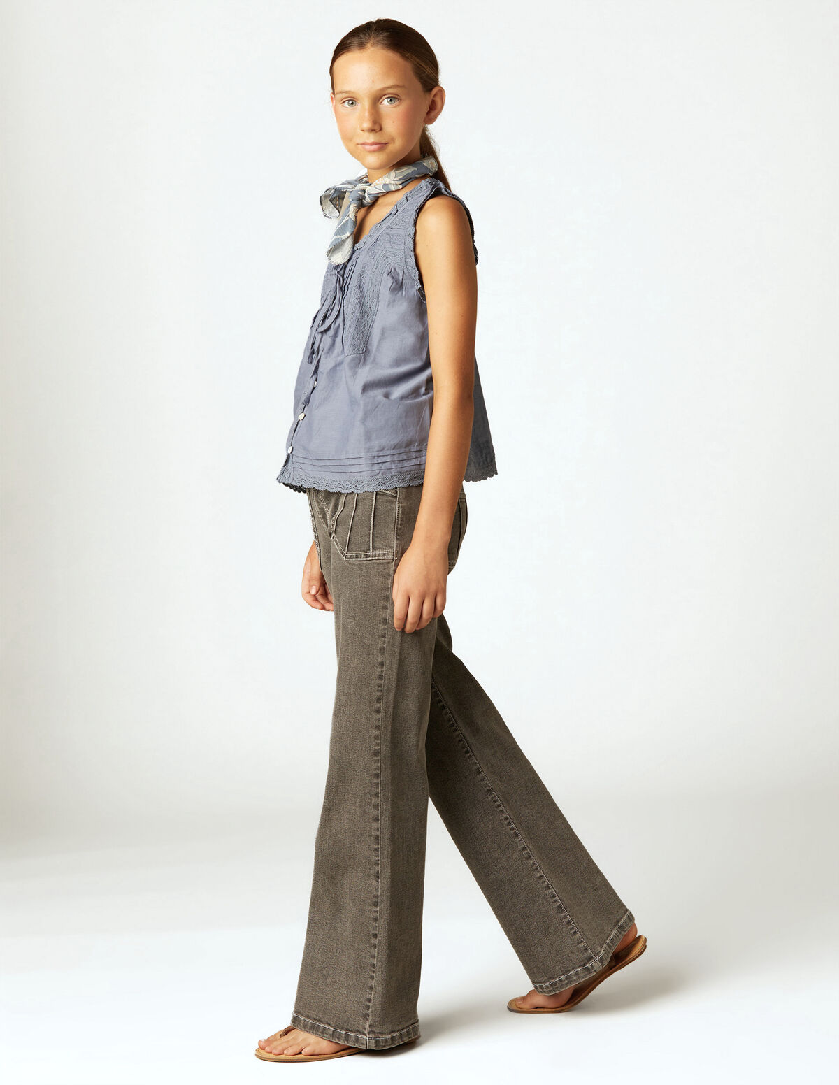 PANTAL&Oacute;N GRIS BOLSILLOS COSTURAS