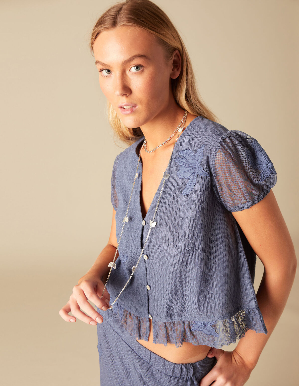 CAMISA AZUL ENCAJE HOJA