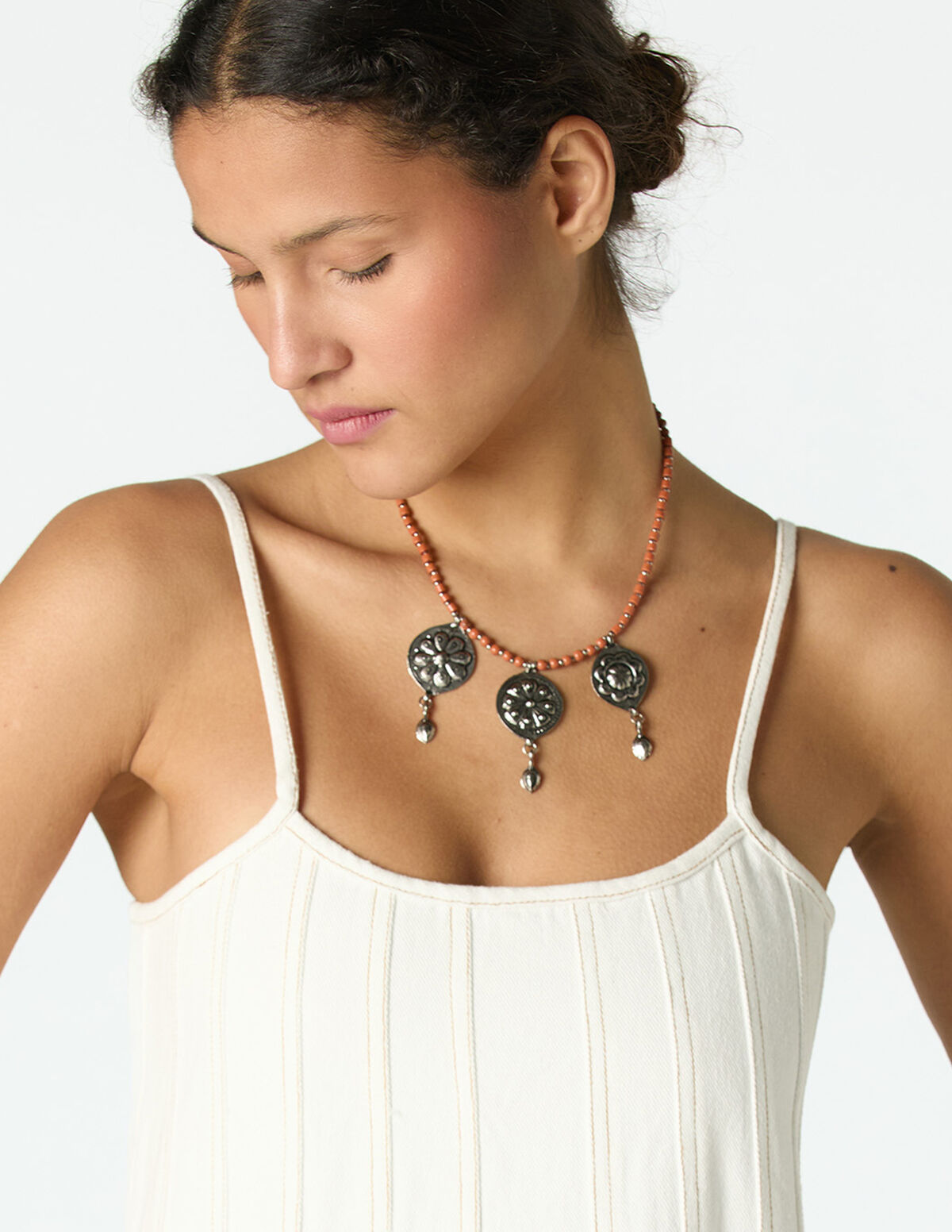 ORANGE MEDALLION NECKLACE