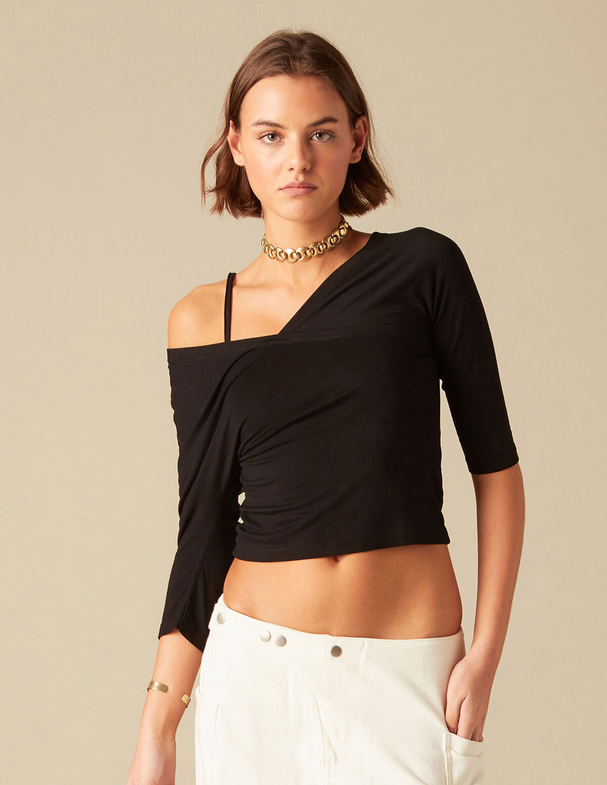 CAMISETA ASIMÉTRICA NEGRA TIRANTE