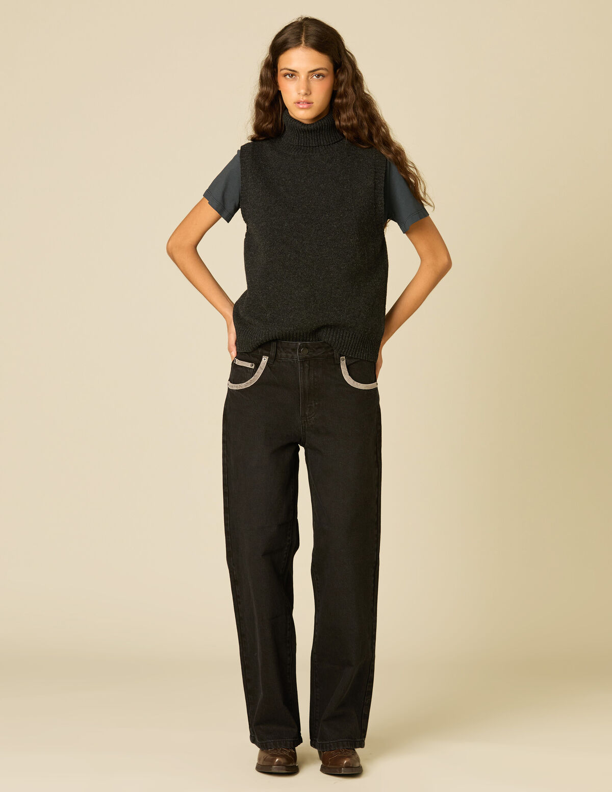 GREY TURTLENECK VEST