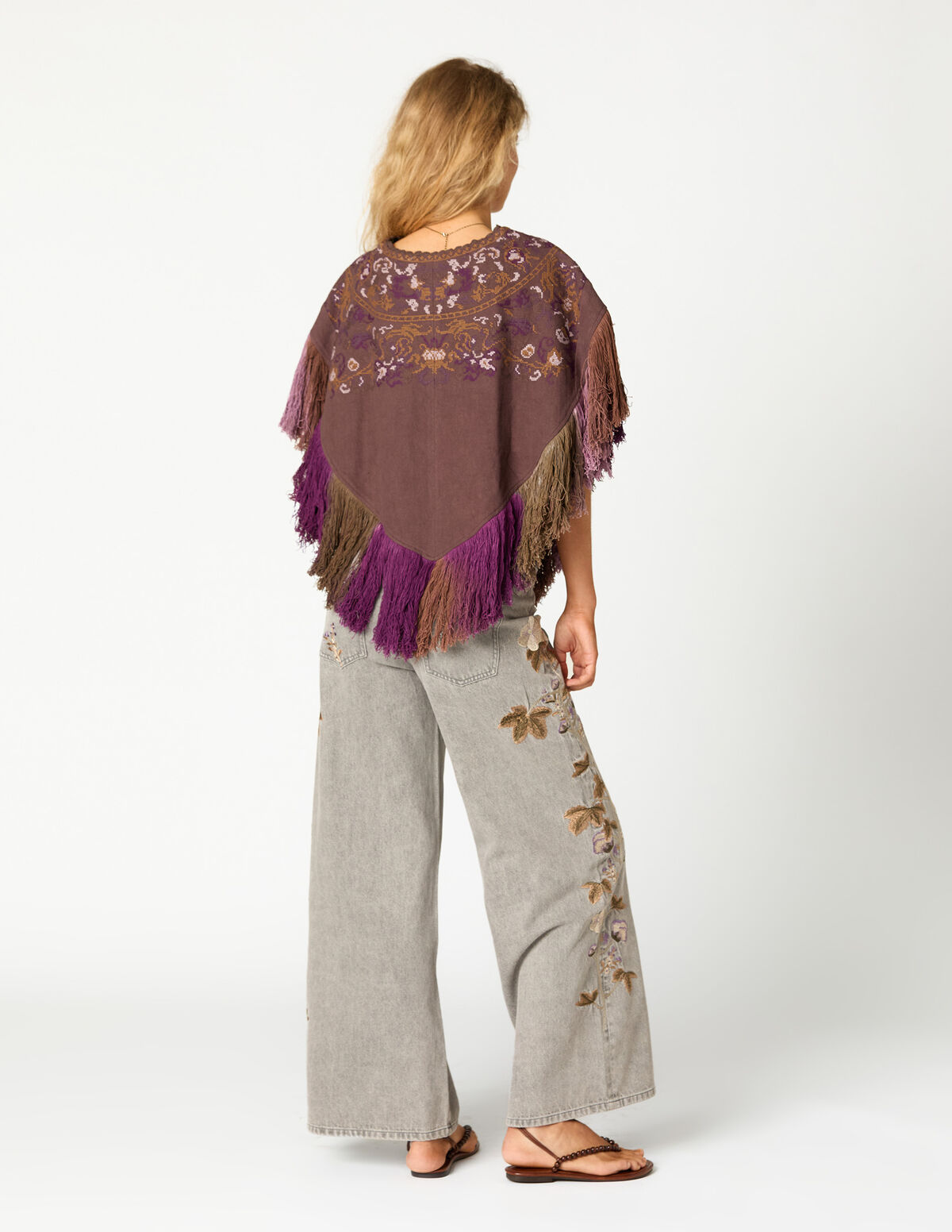 PONCHO BORDADO