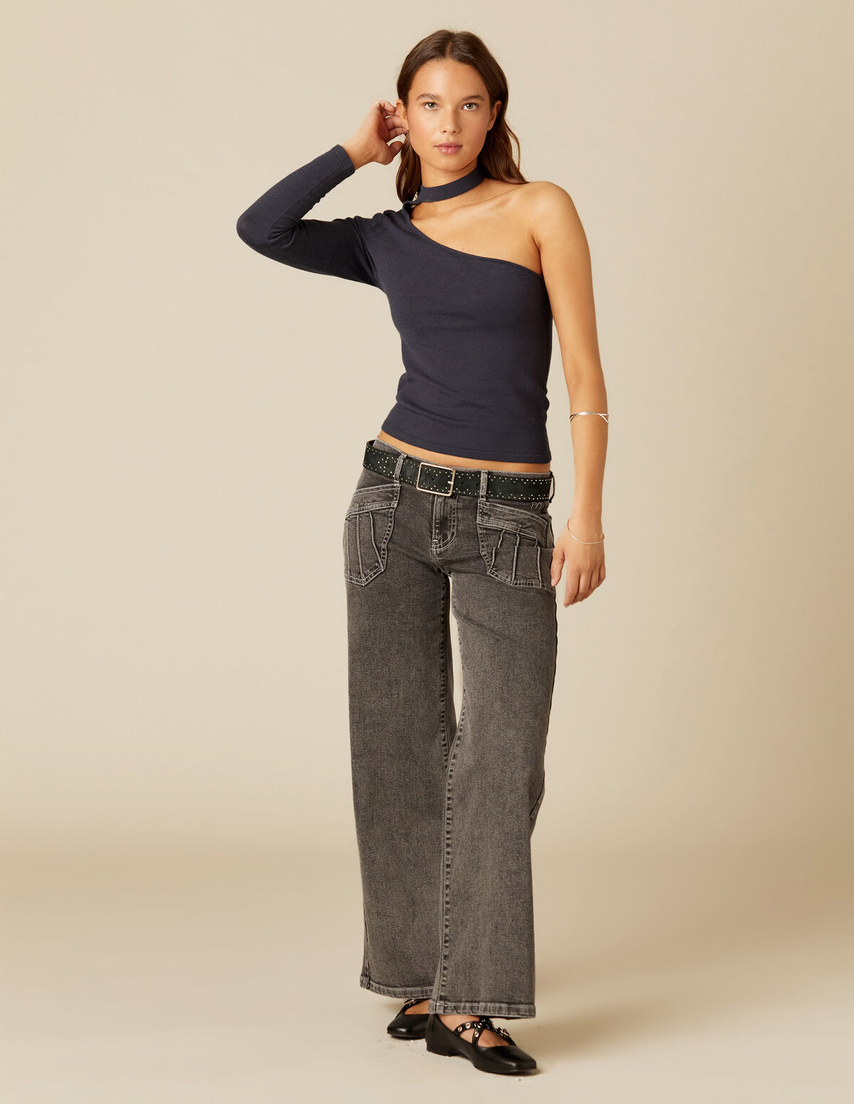 TOP ASYMÉTRIQUE OUVERTURE DÉCOLLETÉ NOIR