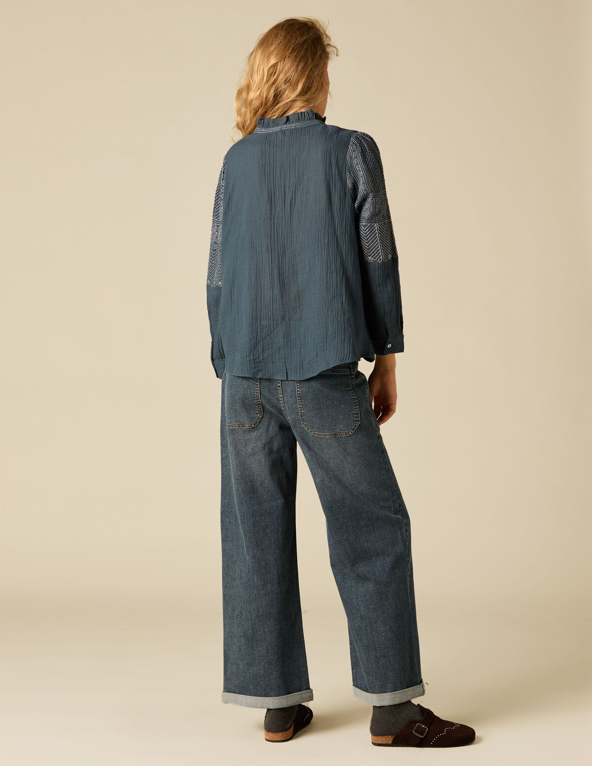 PEBBLE EMBROIDERY SHIRT