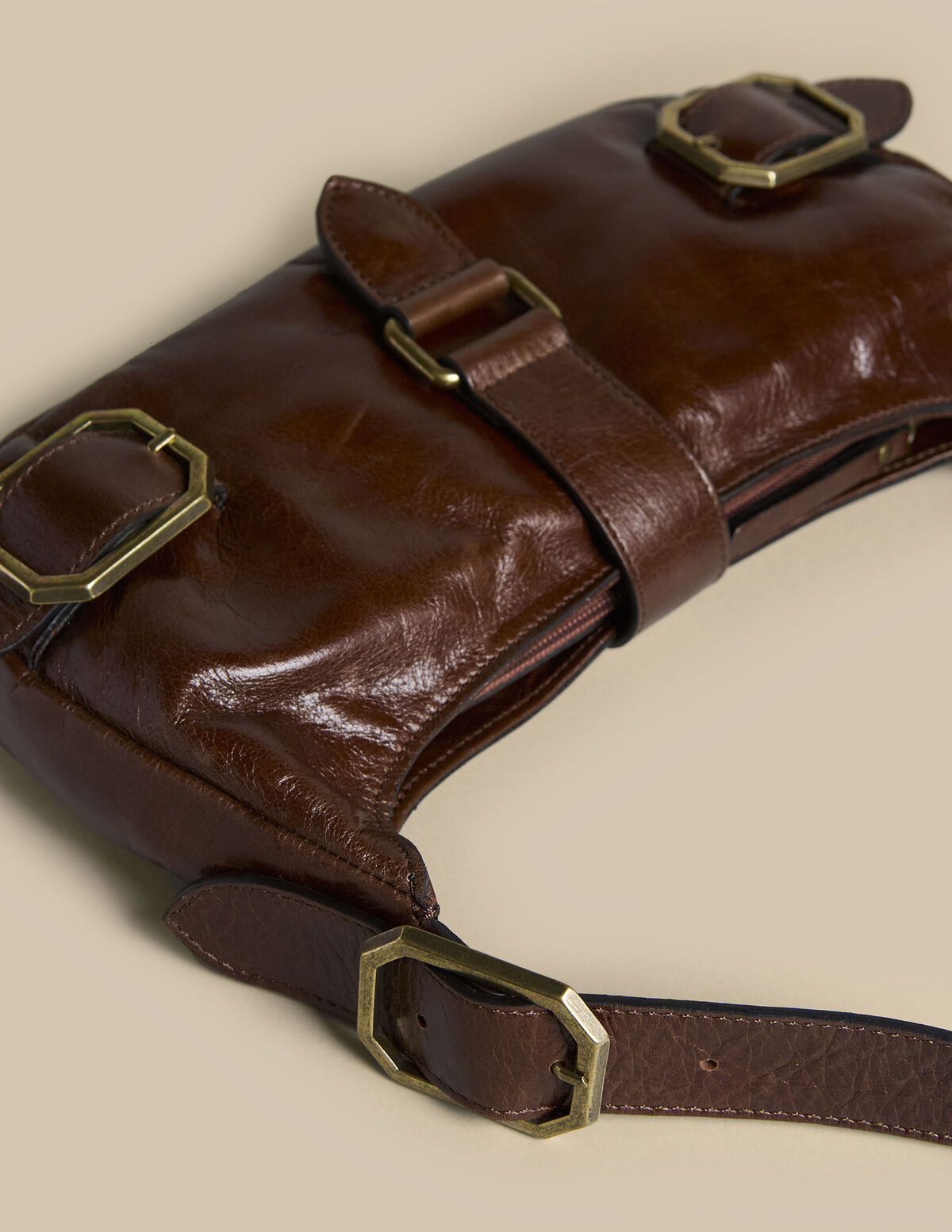 BOLSO MARRÓN HEBILLAS